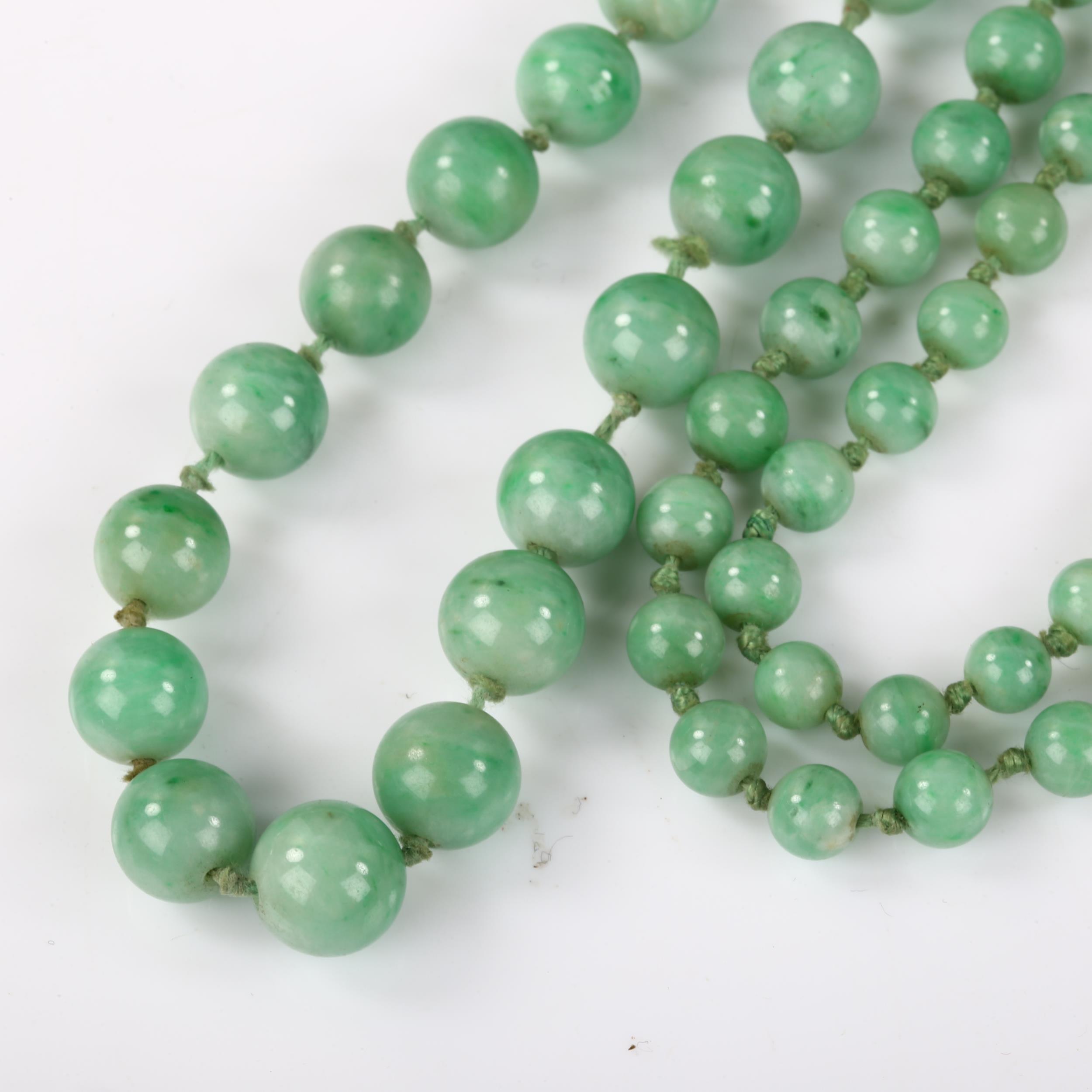 A single-strand graduated jade bead necklace, individually knotted, bead diameters 8.7mm - 4.5mm, - Image 3 of 4