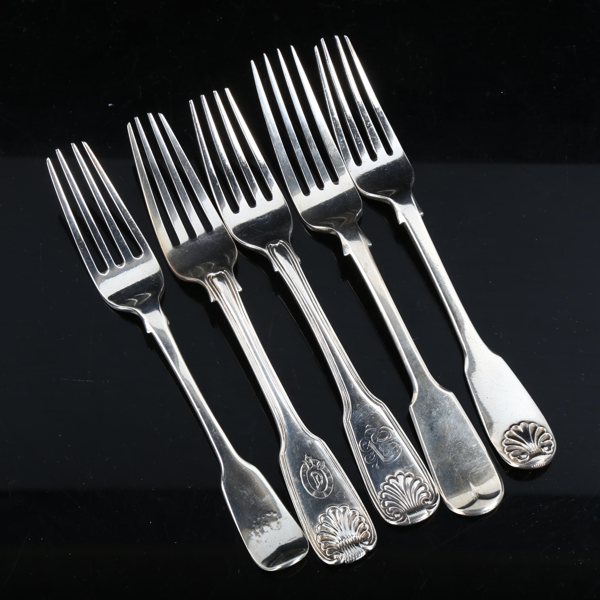 5 Antique silver Fiddle pattern dessert forks, including George III and Victorian, 7.7oz total No