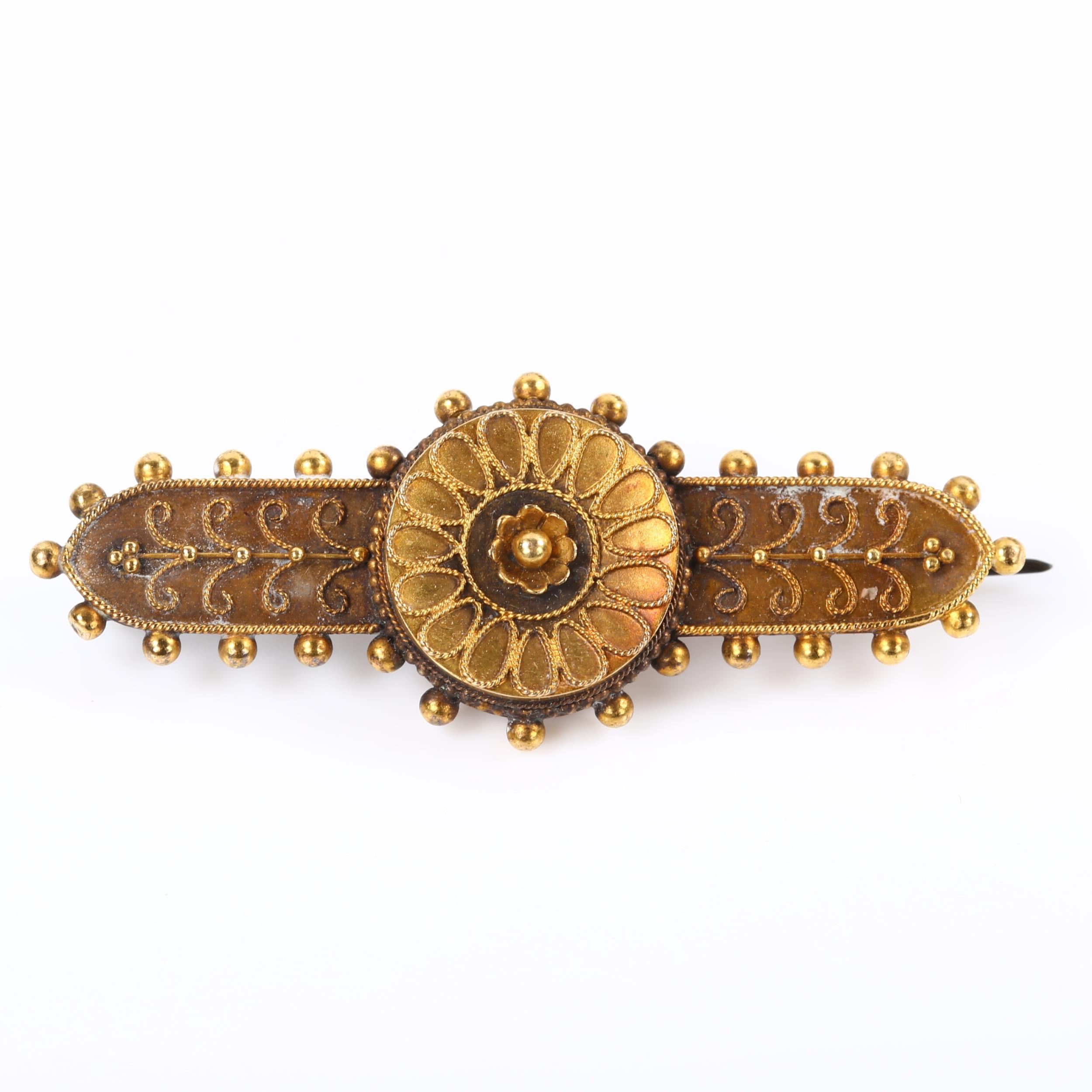 A Victorian 15ct gold Etruscan Revival brooch, with memorial inscription "In remembrance of 10 years