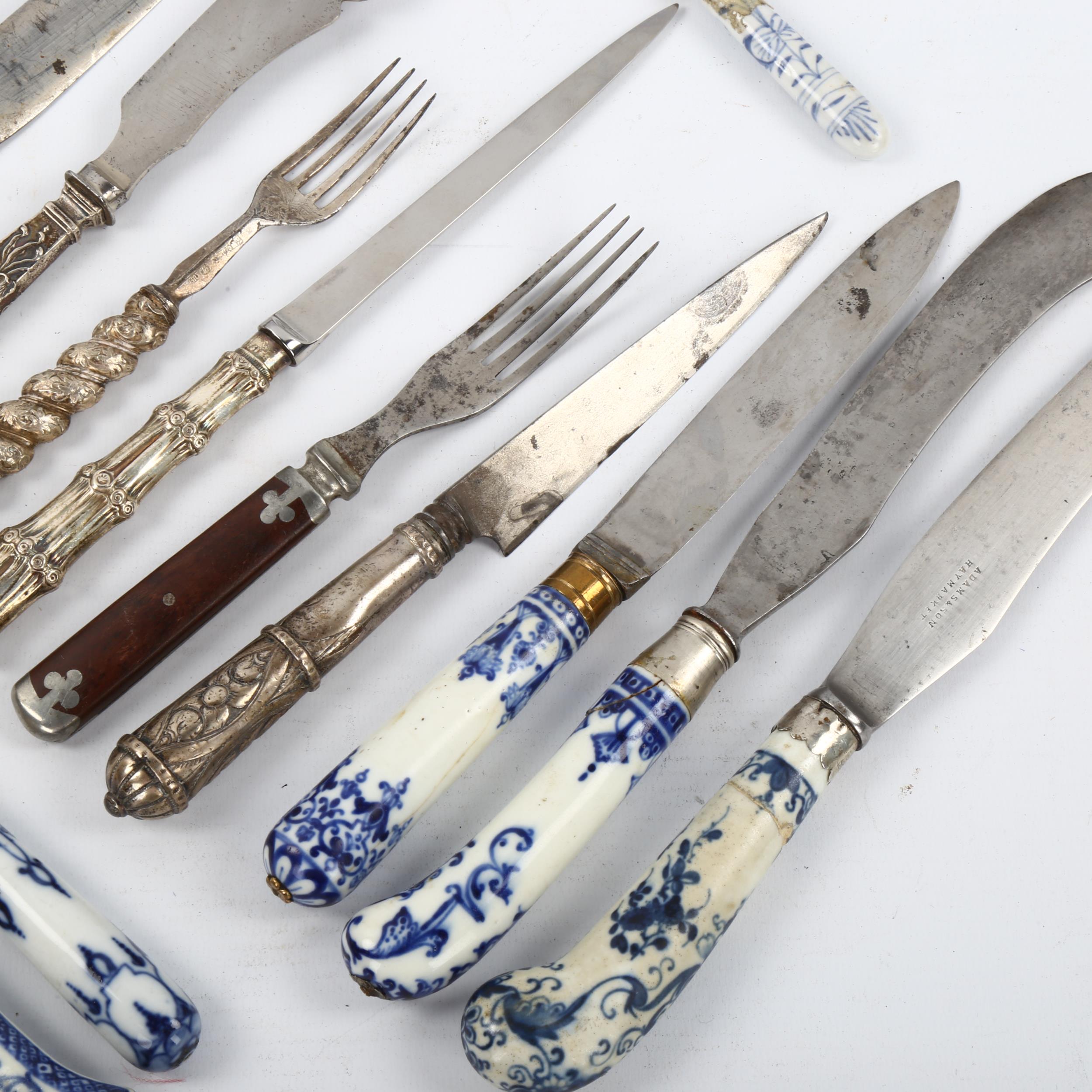 A group of 18th century Meissen blue and white porcelain-handled knives and forks, a silver- - Bild 2 aus 3