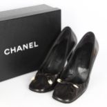 CHANEL - a pair of lady's black leather high-heeled shoes, size 35.5 Lightly used, sole scuffed,
