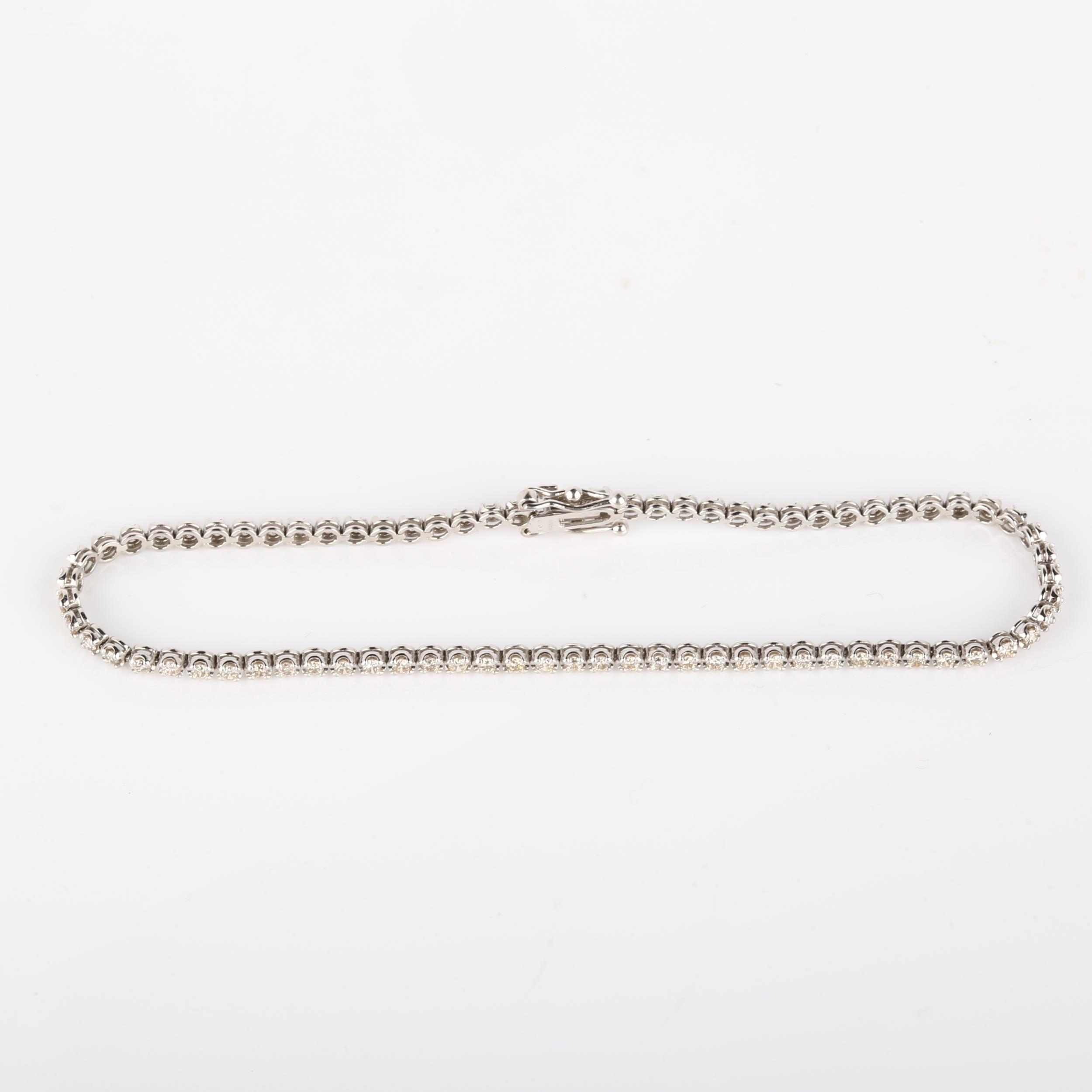 A modern 18ct white gold diamond tennis line bracelet, set with modern round brilliant-cut diamonds, - Bild 4 aus 4