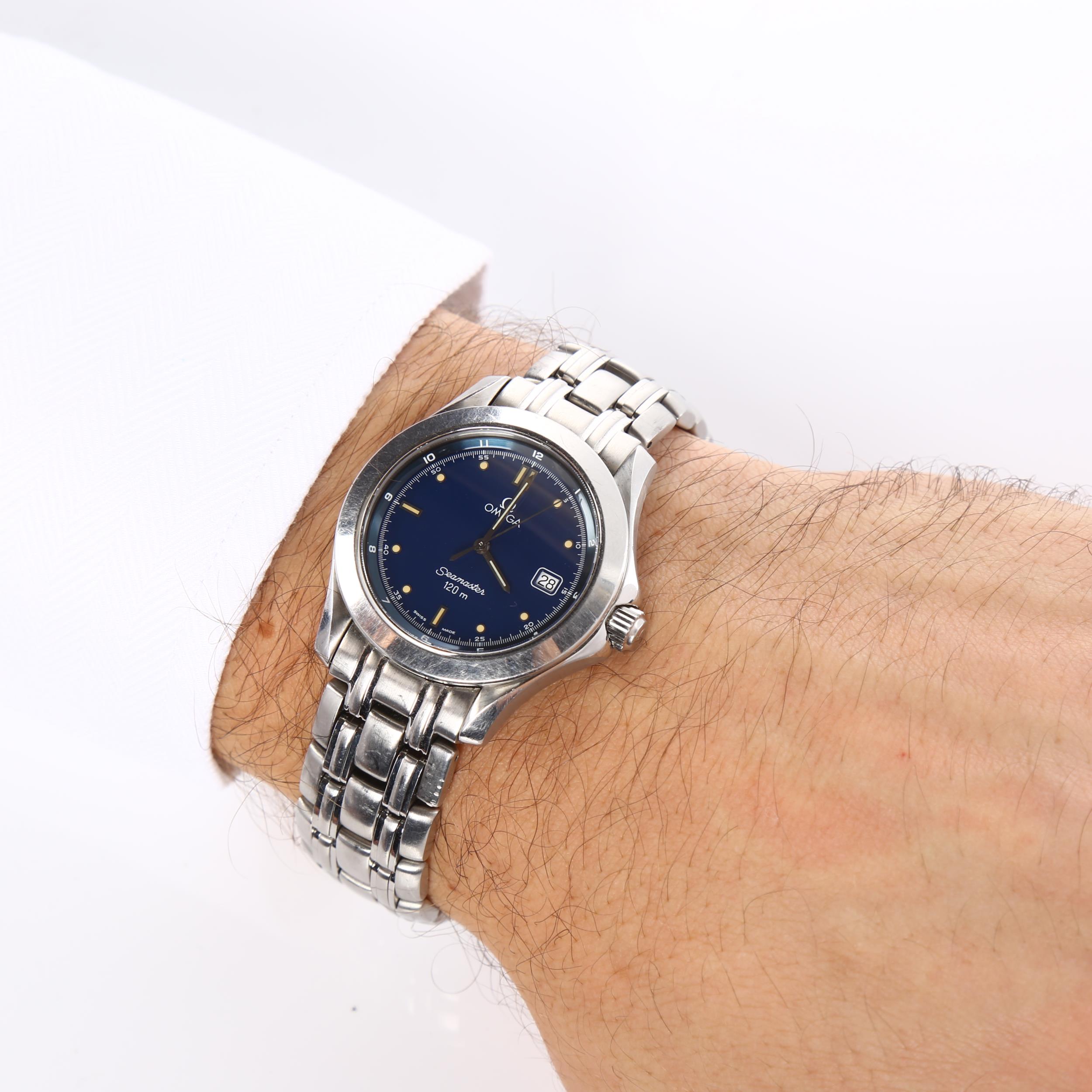 OMEGA - a stainless steel Seamaster 120M quartz bracelet watch, ref. 196.1501, circa 1993, blue dial - Image 5 of 5