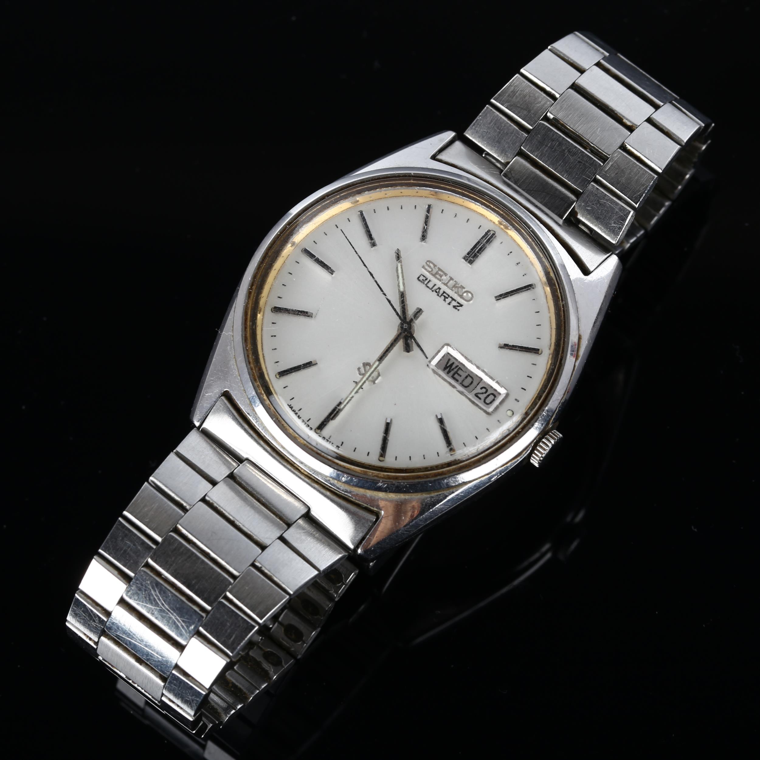 SEIKO - a stainless steel SQ quartz bracelet watch, ref. 7123-8290, silvered dial with baton hour - Bild 2 aus 5