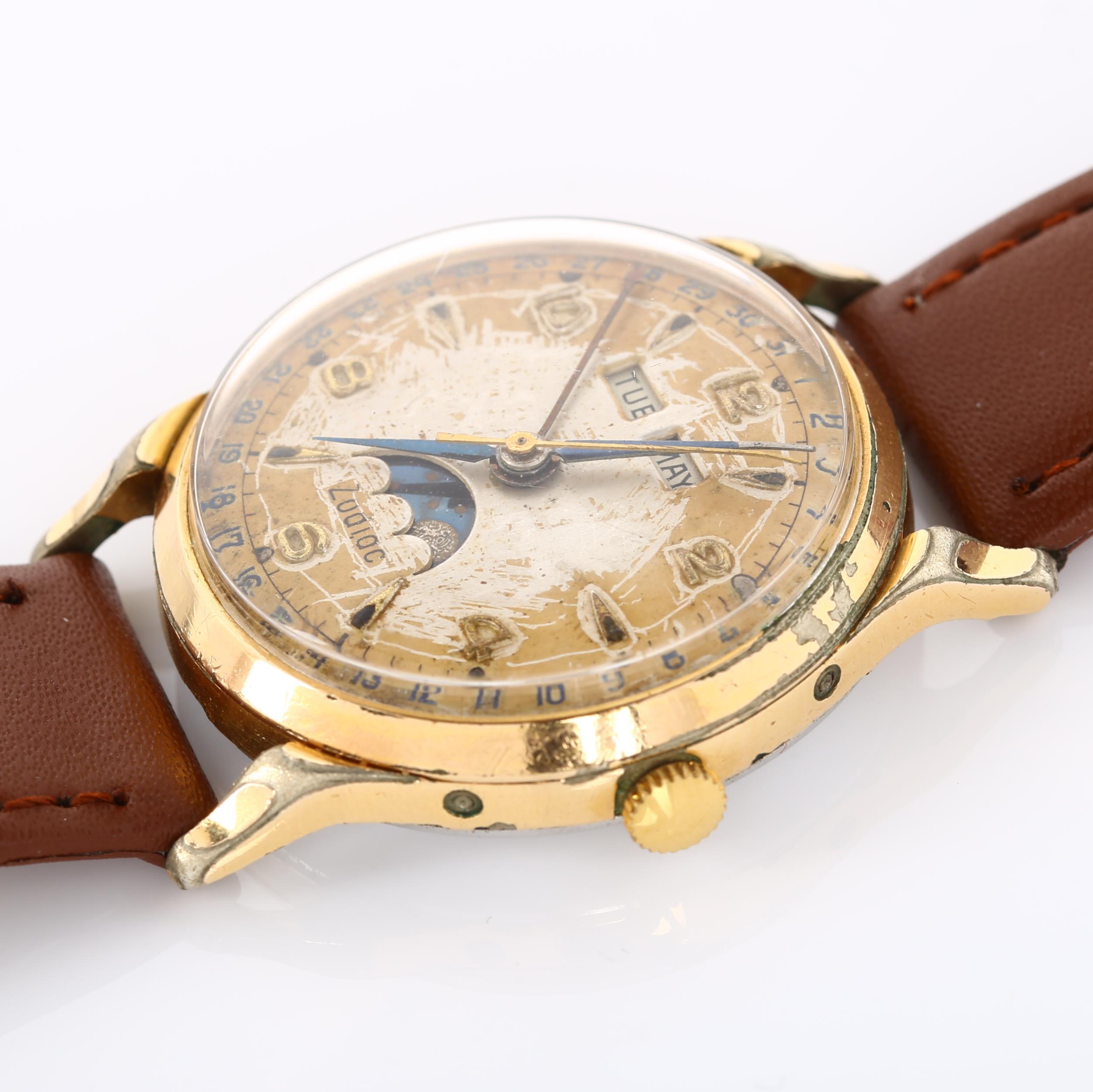 ZODIAC - a Vintage gold plated stainless steel triple calendar mechanical wristwatch, ref.905, circa - Bild 2 aus 5
