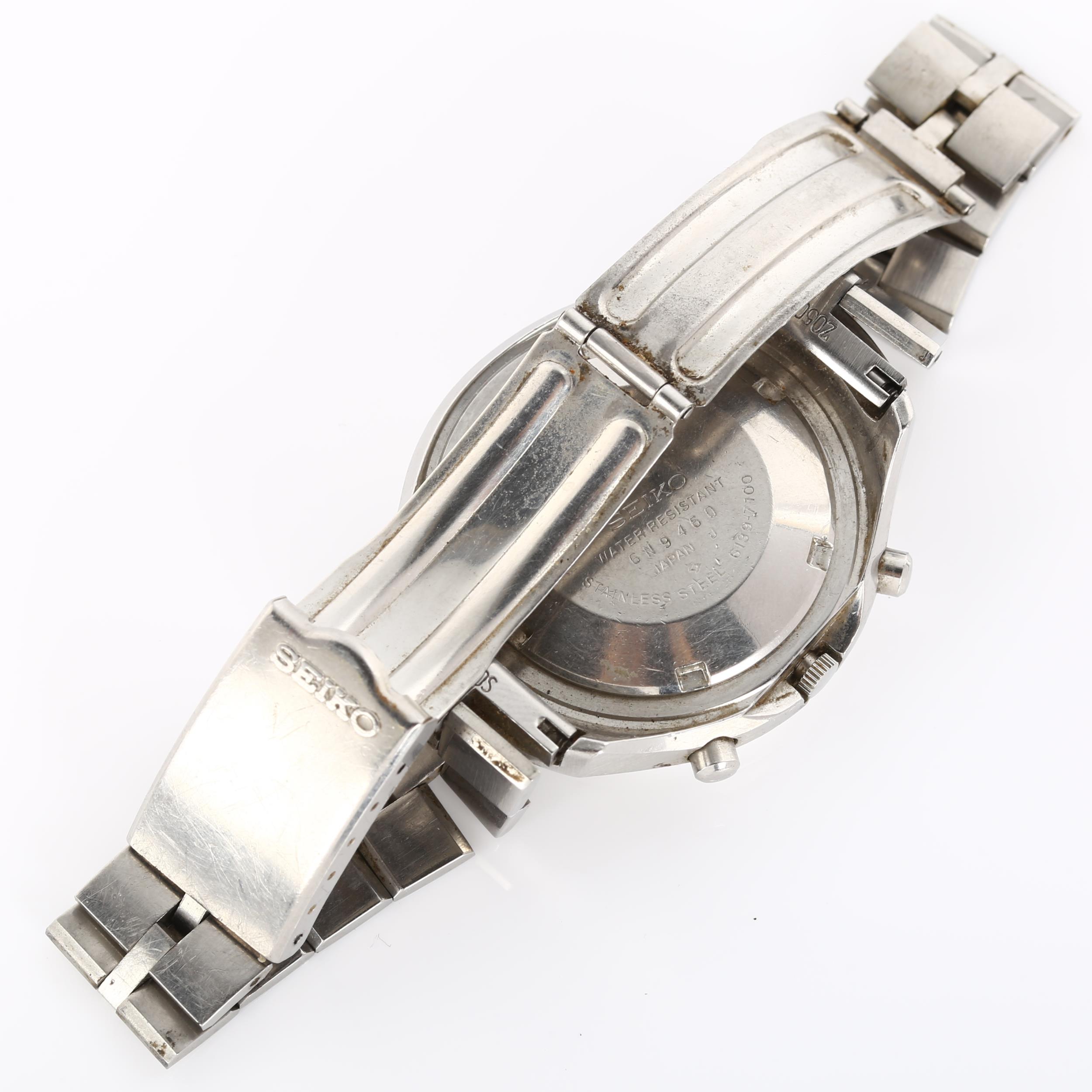 SEIKO - a Vintage stainless steel 'Helmet' automatic chronograph bracelet watch, ref. 6139-7100, - Bild 3 aus 5