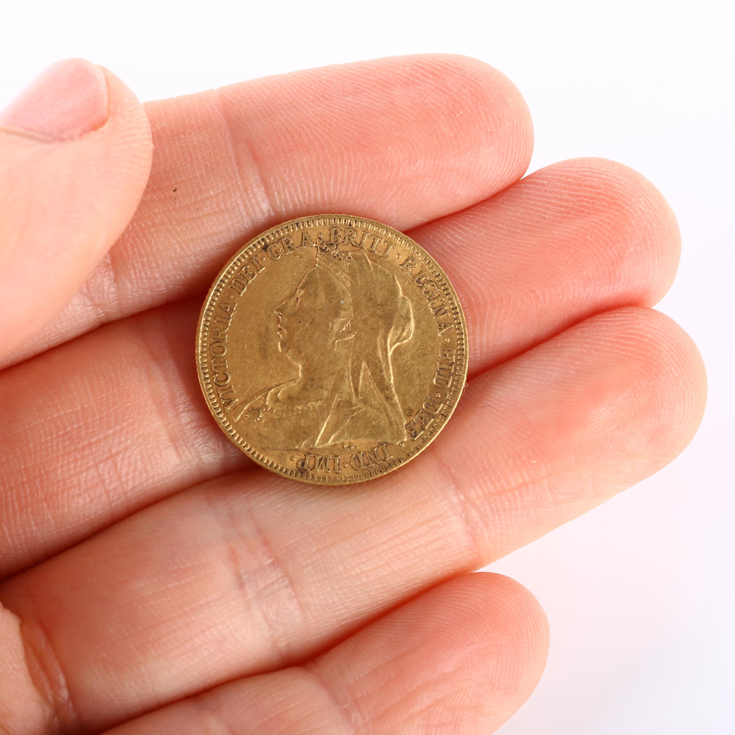 A Victoria 1893 gold full sovereign coin, 7.9g High points quite worn with light abrasions all over - Bild 4 aus 4