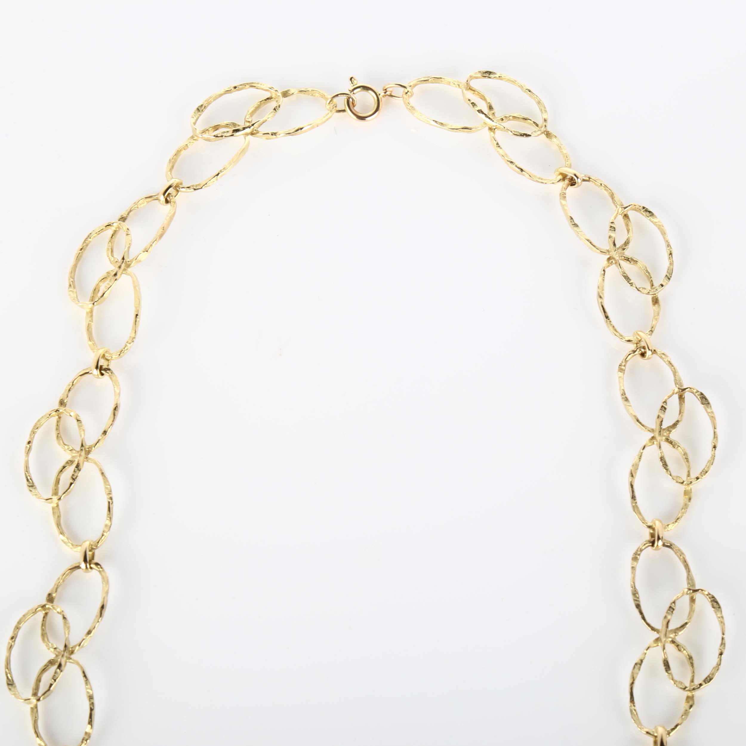 A late 20th century 9ct gold abstract hoop necklace, textured design, necklace length 60cm, 29g No - Bild 3 aus 4