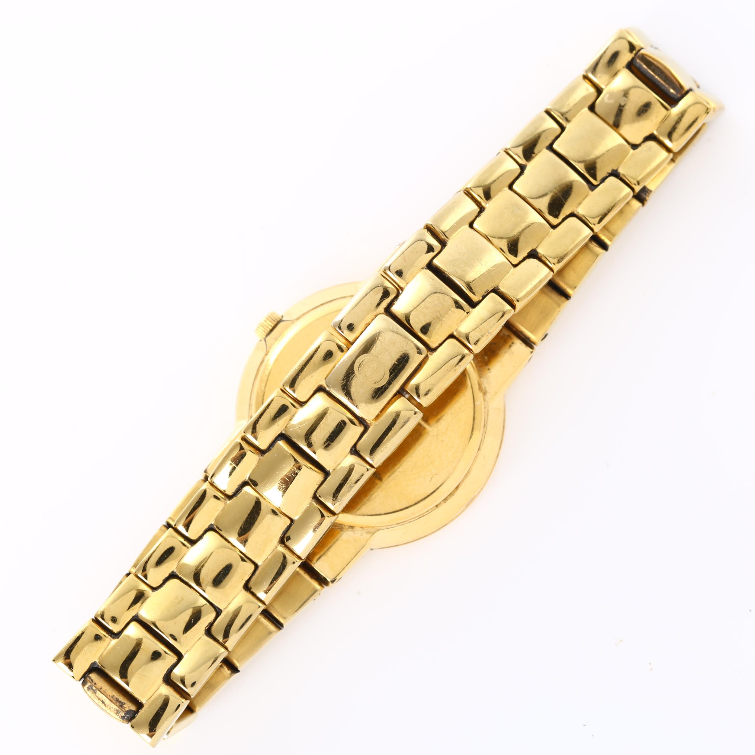 GUCCI - a lady's gold plated 3300L quartz bracelet watch, champagne dial with blue hands and Roman - Bild 3 aus 5
