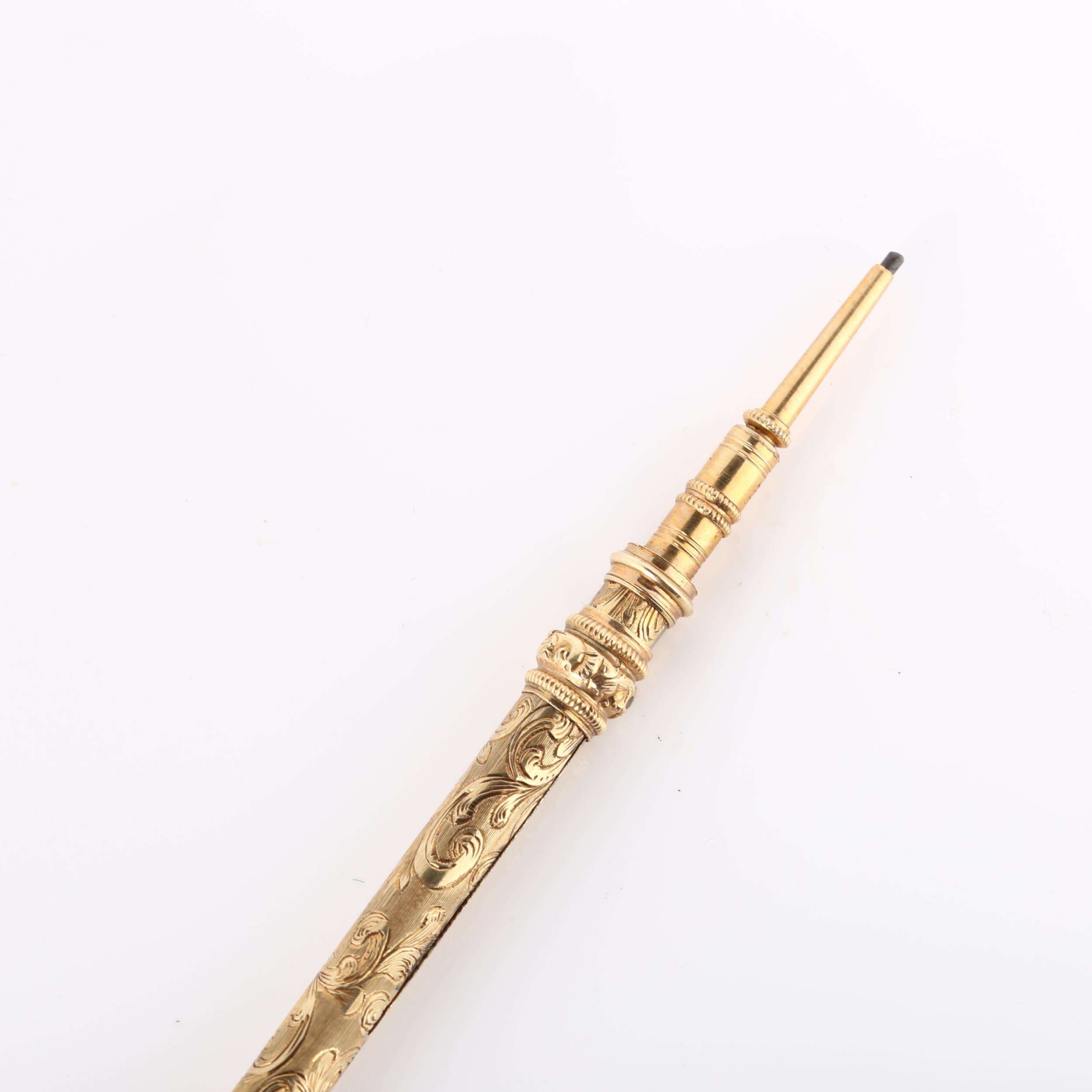 A 19th century propelling pencil, unmarked yellow metal settings with engraved foliate decoration - Bild 4 aus 4