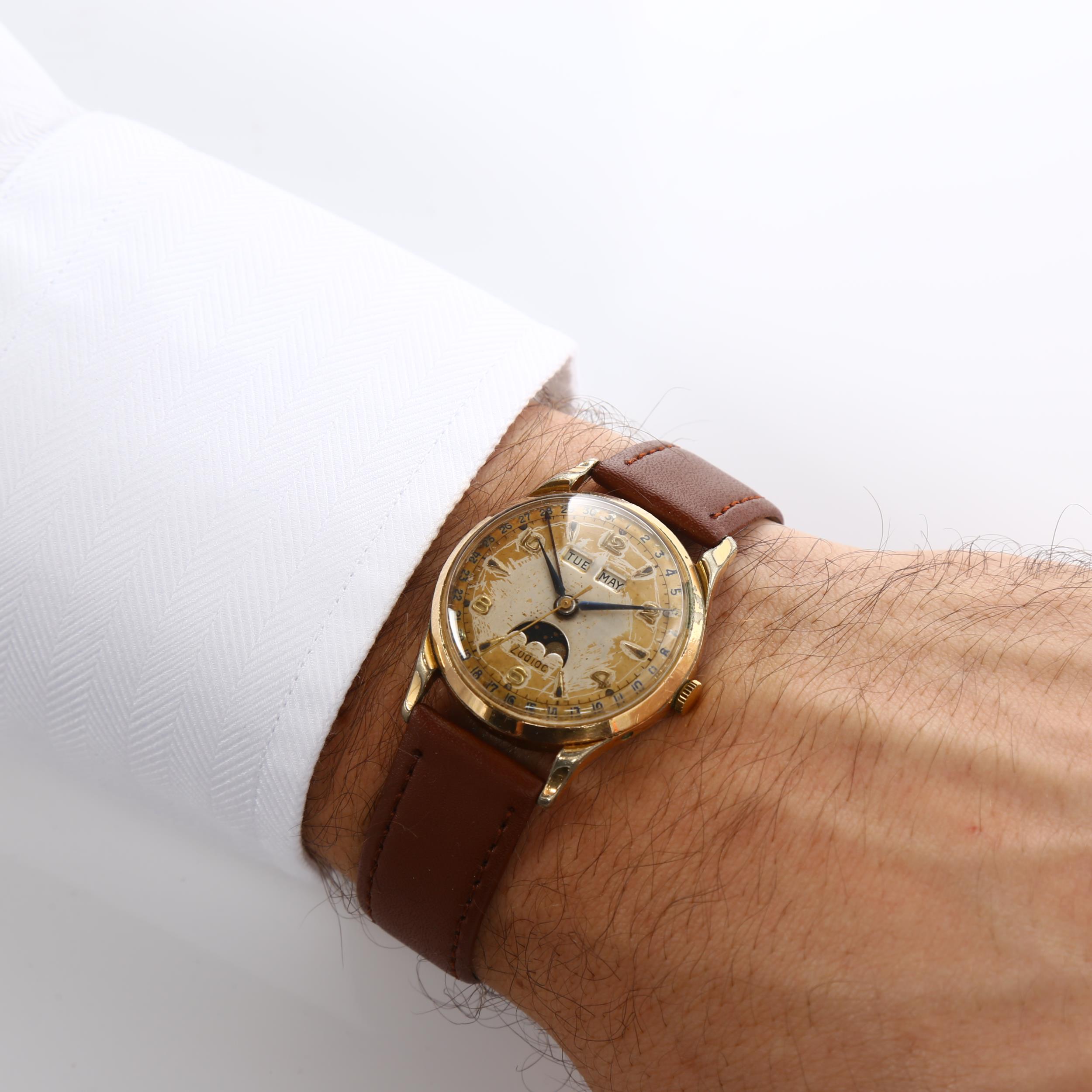 ZODIAC - a Vintage gold plated stainless steel triple calendar mechanical wristwatch, ref.905, circa - Bild 5 aus 5