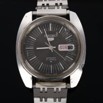 SEIKO 5 - a Vintage stainless steel automatic bracelet watch, ref. 6119-8470, grey dial with steel