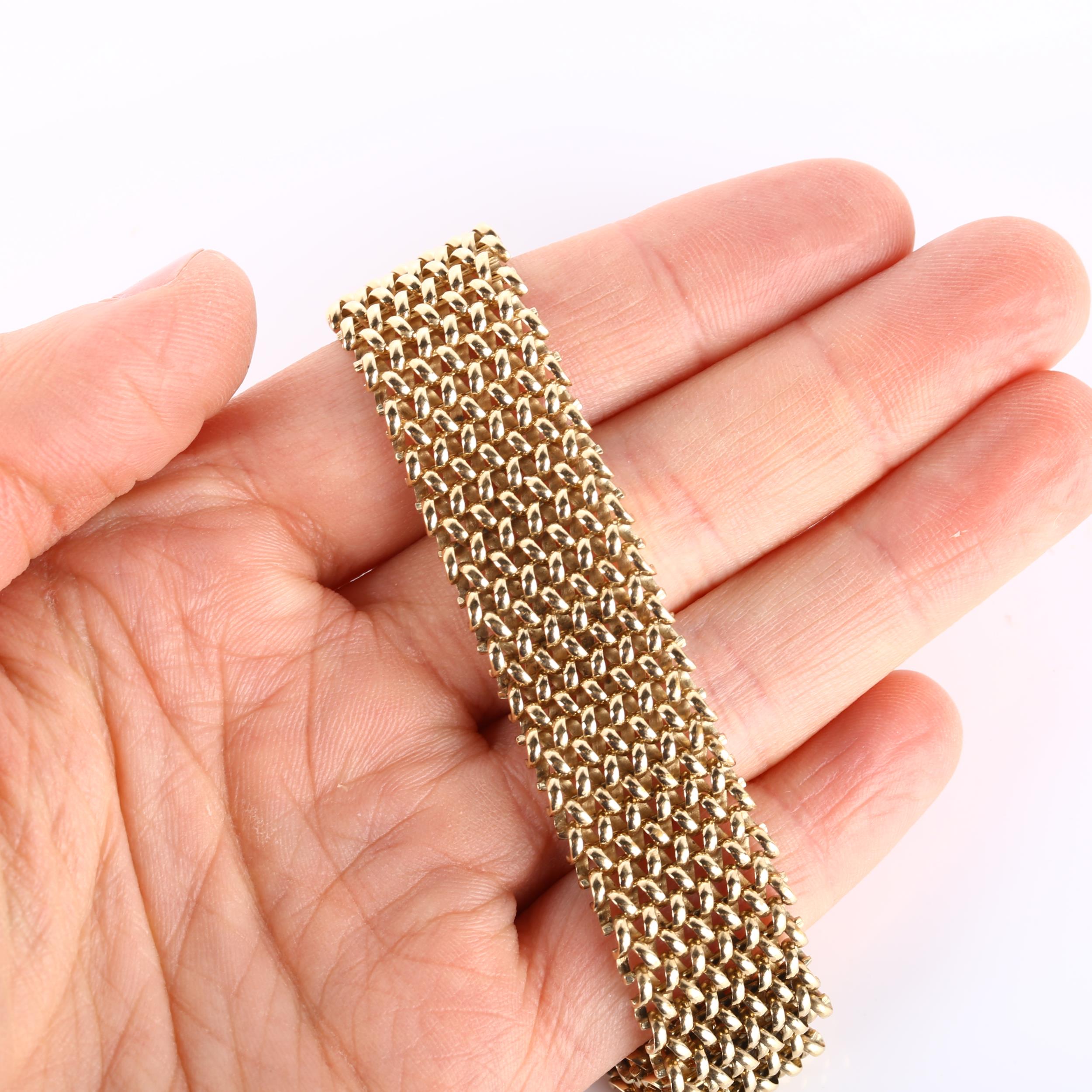 A mid-20th century 9ct gold mesh bracelet, bracelet length 20cm, 27g No damage or repairs, no broken - Bild 4 aus 4