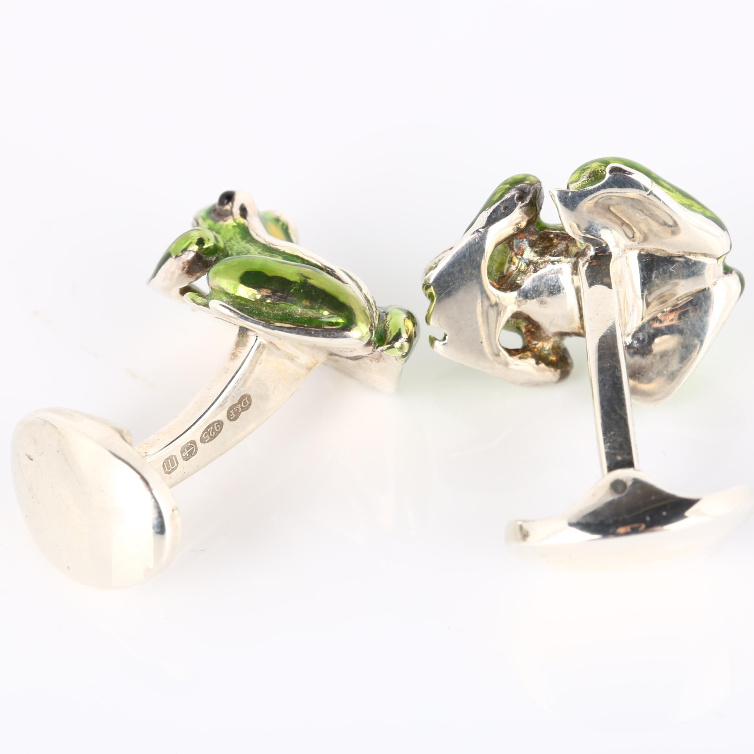 DEAKIN & FRANCIS - a pair of sterling silver and enamel figural frog cufflinks, hallmarks Birmingham - Bild 3 aus 4