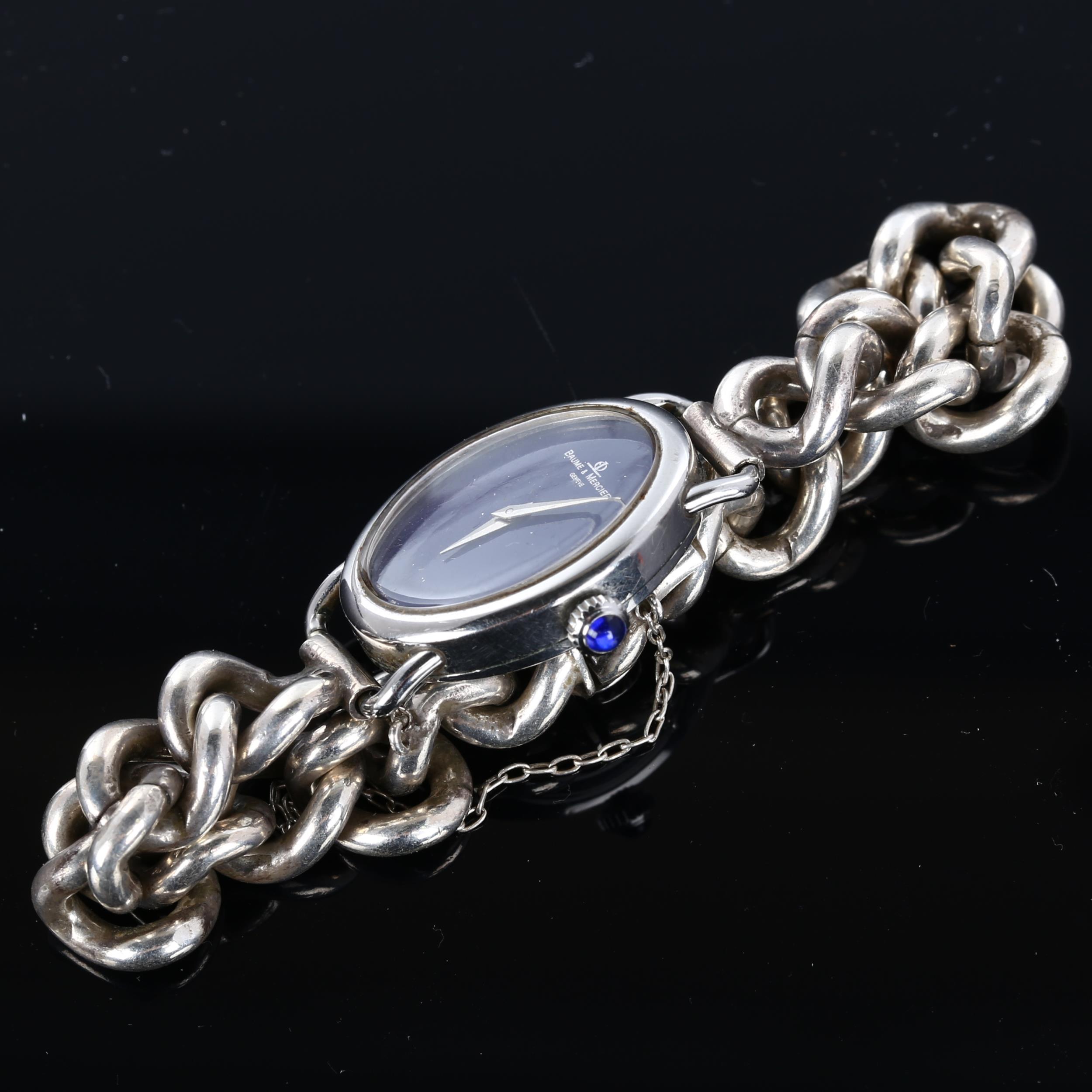 BAUME & MERCIER - a lady's silver mechanical bracelet watch, ref. 1800, oval blue dial with cabochon - Bild 2 aus 5