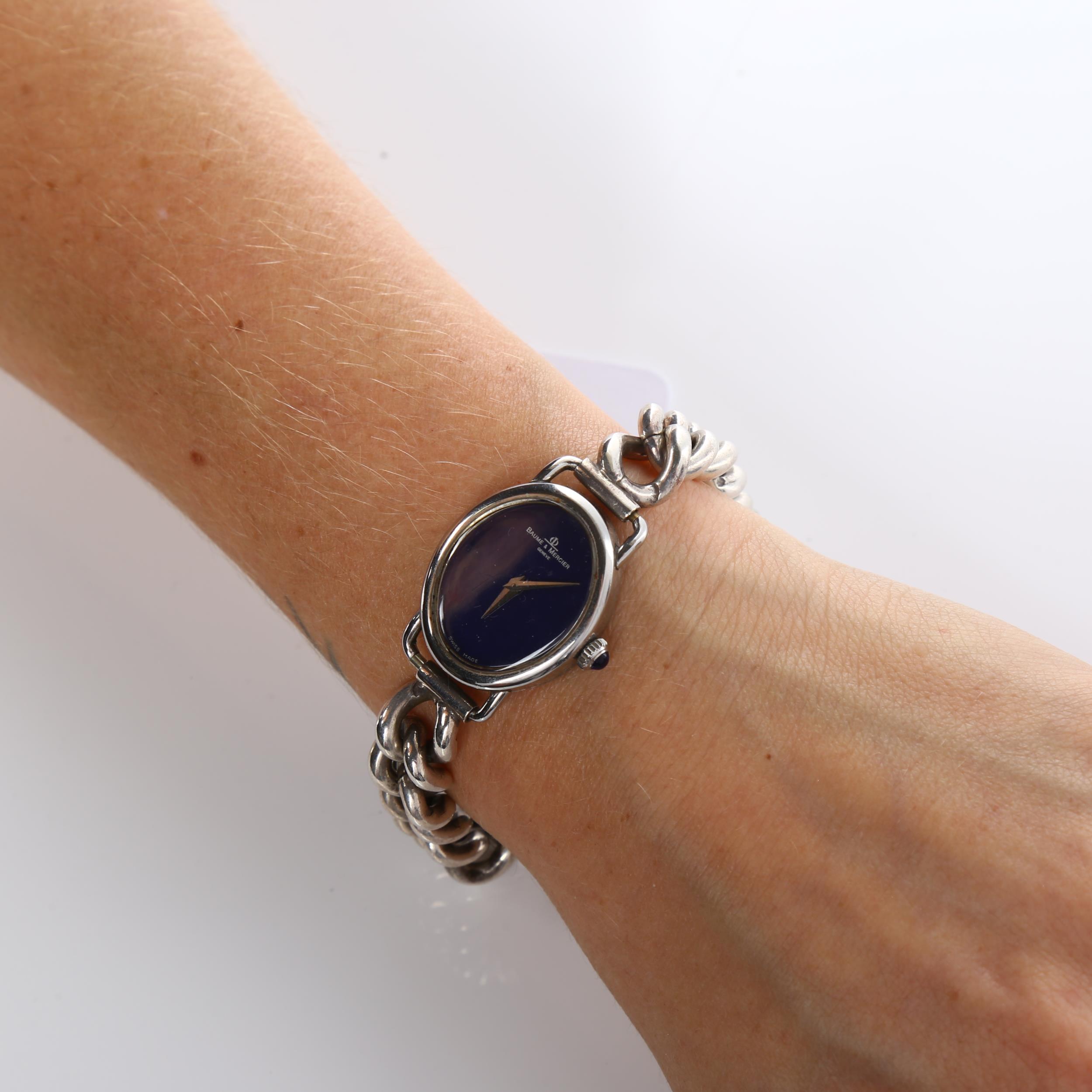 BAUME & MERCIER - a lady's silver mechanical bracelet watch, ref. 1800, oval blue dial with cabochon - Bild 5 aus 5