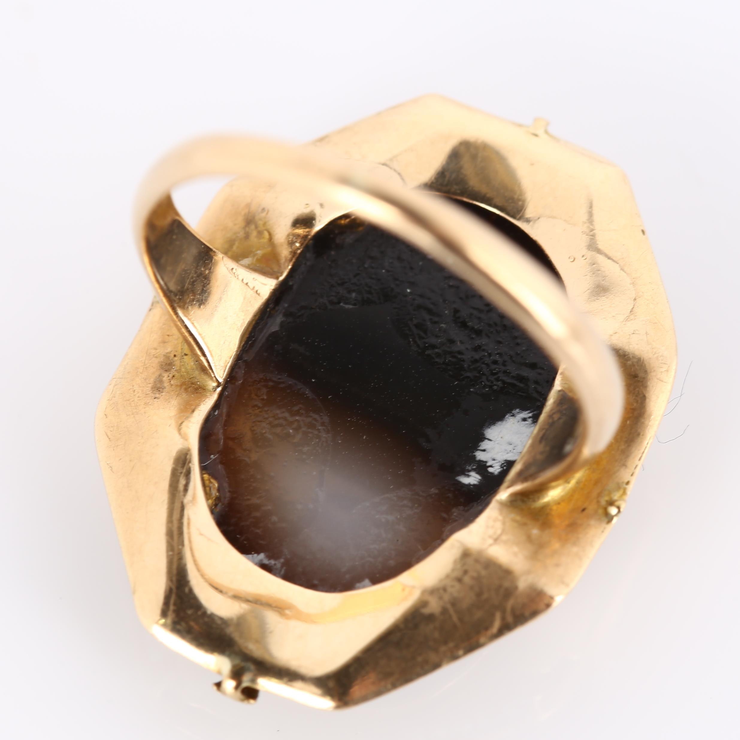 An Antique hardstone cameo ring, 9ct gold settings with relief carved panel depicting female profile - Image 3 of 4