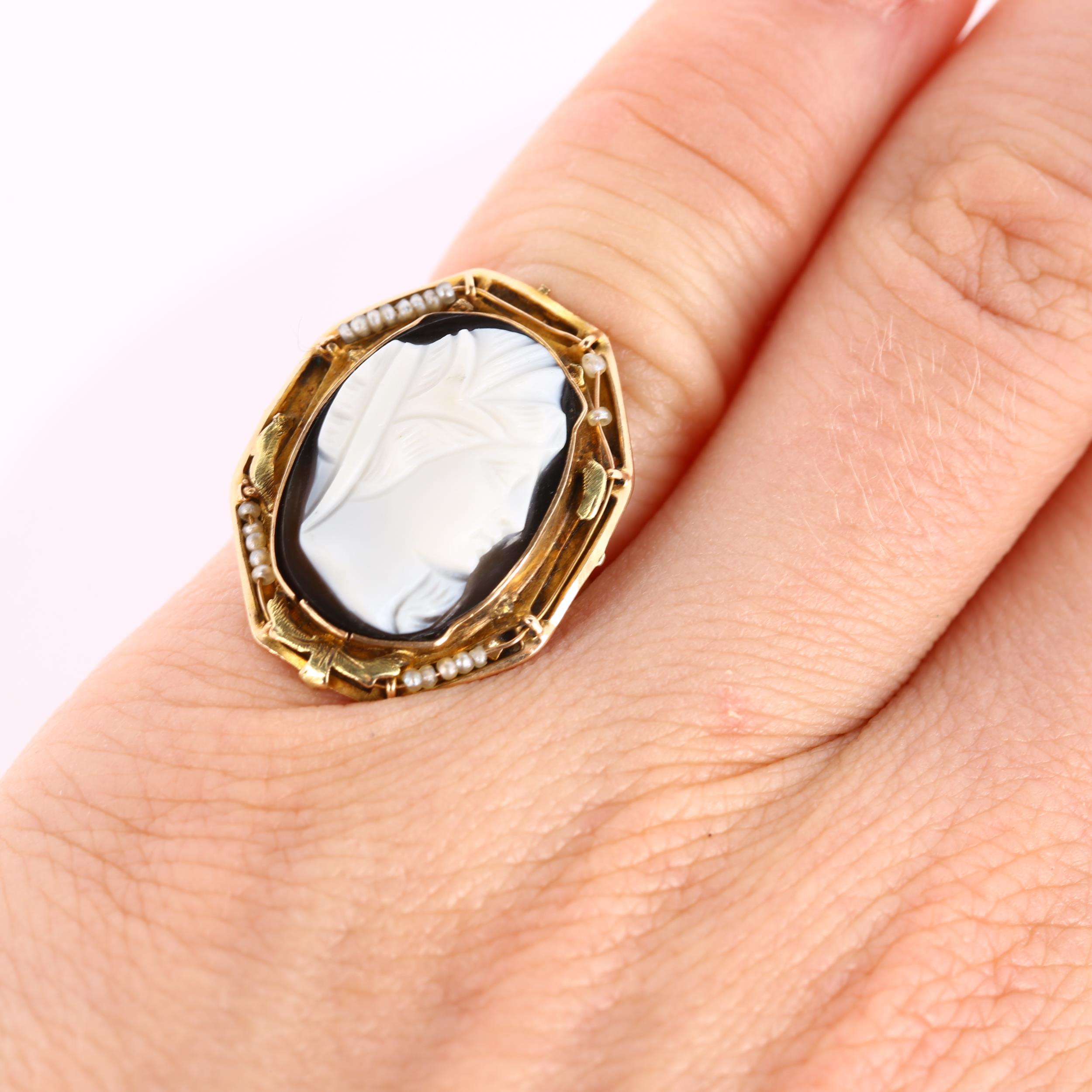 An Antique hardstone cameo ring, 9ct gold settings with relief carved panel depicting female profile - Image 4 of 4
