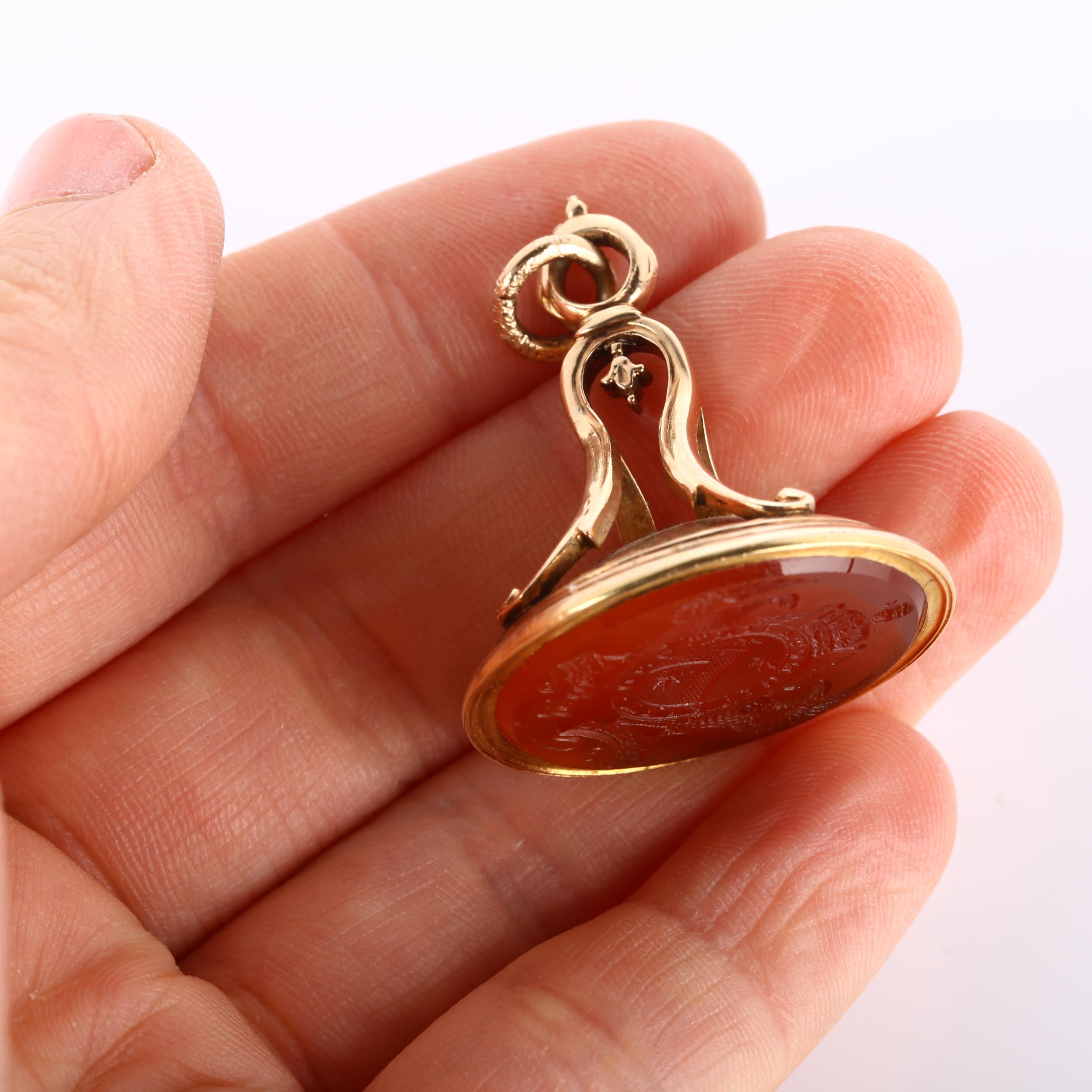 A large Victorian armorial seal fob, intaglio carved carnelian with Order Of The Bath motto "Tria - Bild 4 aus 4