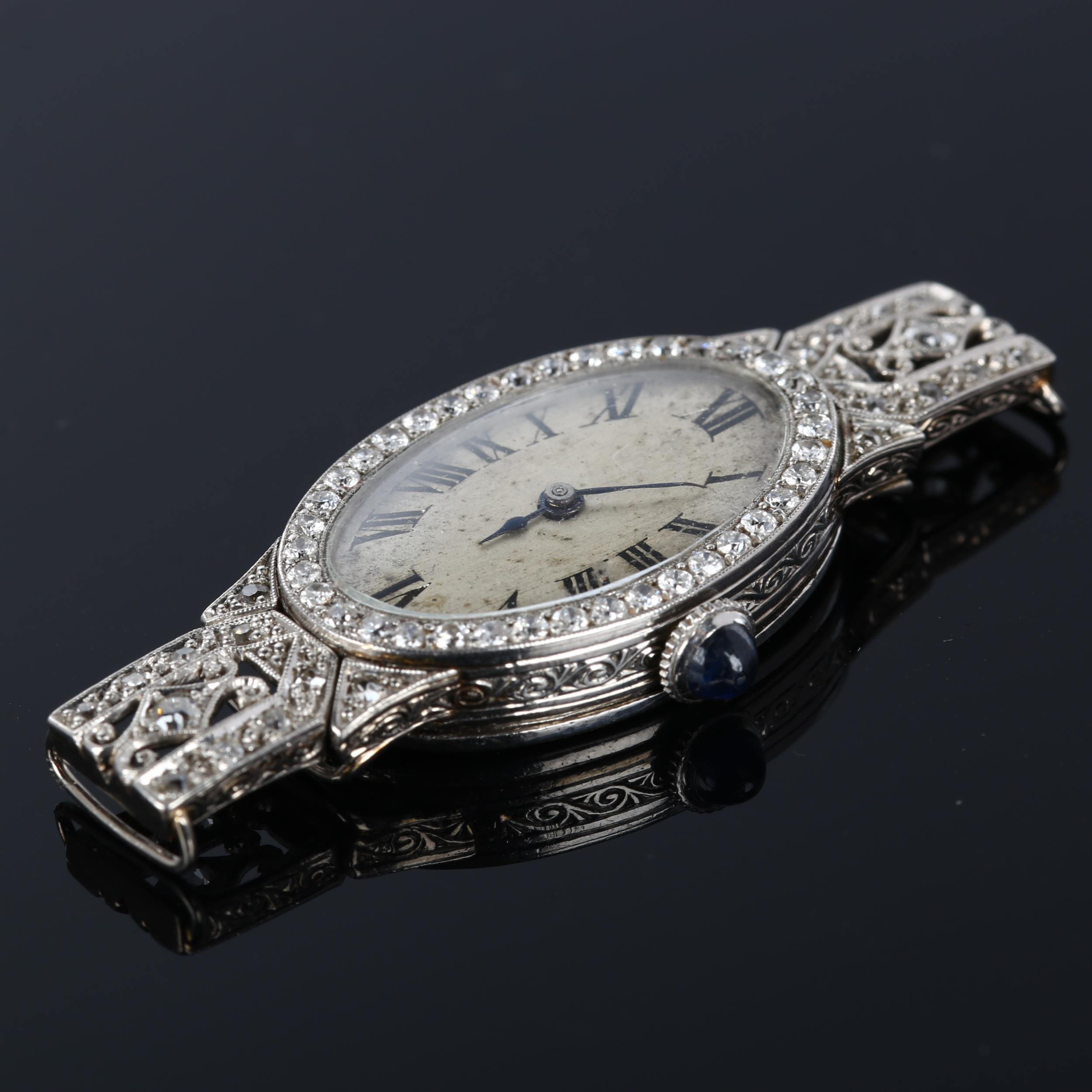 A lady's Art Deco diamond cocktail wristwatch head, oval silvered dial with Roman numeral hour - Bild 2 aus 5