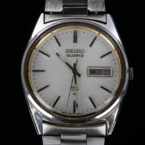 SEIKO - a stainless steel SQ quartz bracelet watch, ref. 7123-8290, silvered dial with baton hour