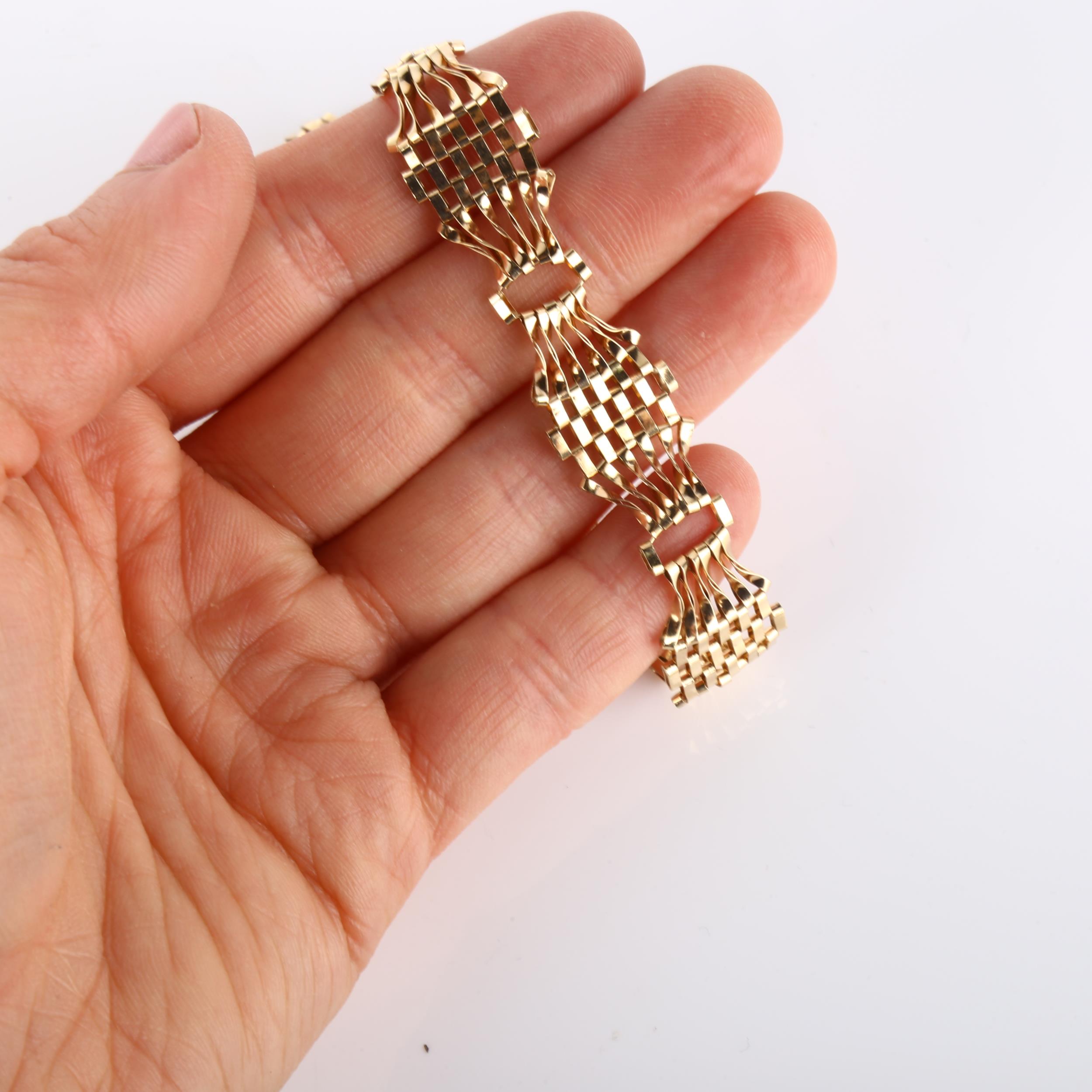 A late 20th century 9ct gold gatelink bracelet, length 18cm, 6.5g No damage or repairs, no broken - Bild 4 aus 4