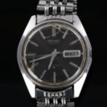 SEIKO - a stainless steel automatic bracelet watch, ref. 70006-8000, grey dial with baton hour