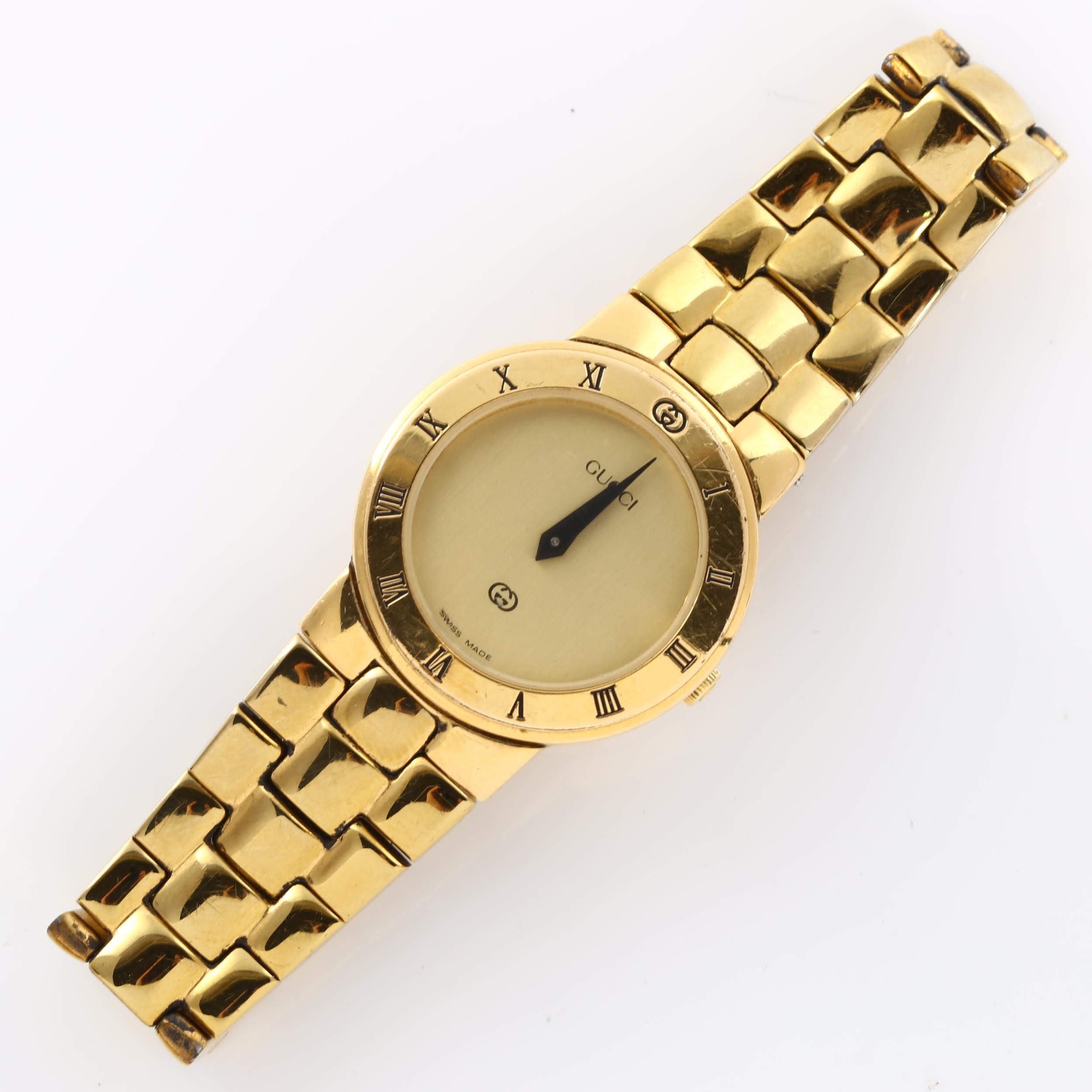 GUCCI - a lady's gold plated 3300L quartz bracelet watch, champagne dial with blue hands and Roman - Bild 2 aus 5