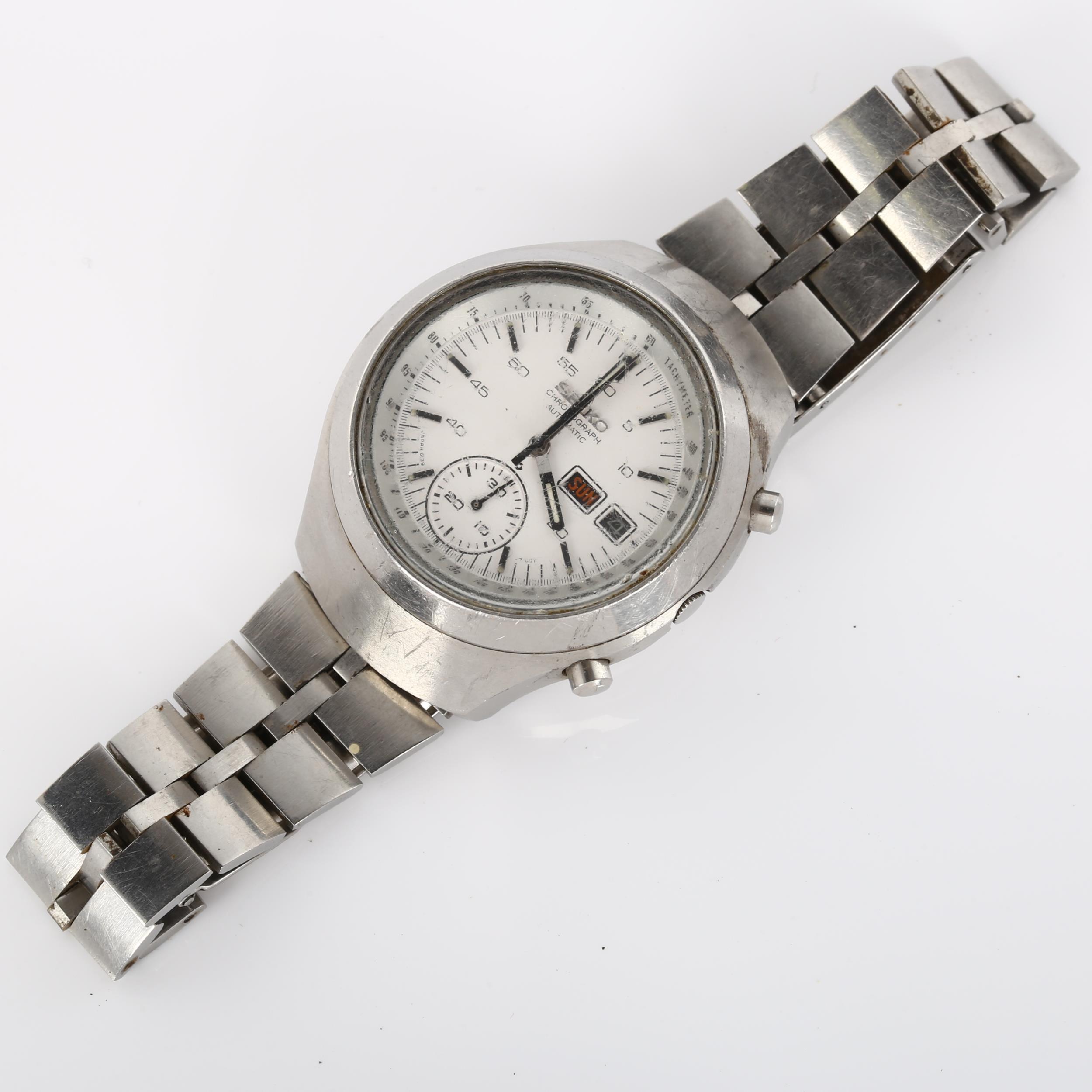 SEIKO - a Vintage stainless steel 'Helmet' automatic chronograph bracelet watch, ref. 6139-7100, - Bild 4 aus 5