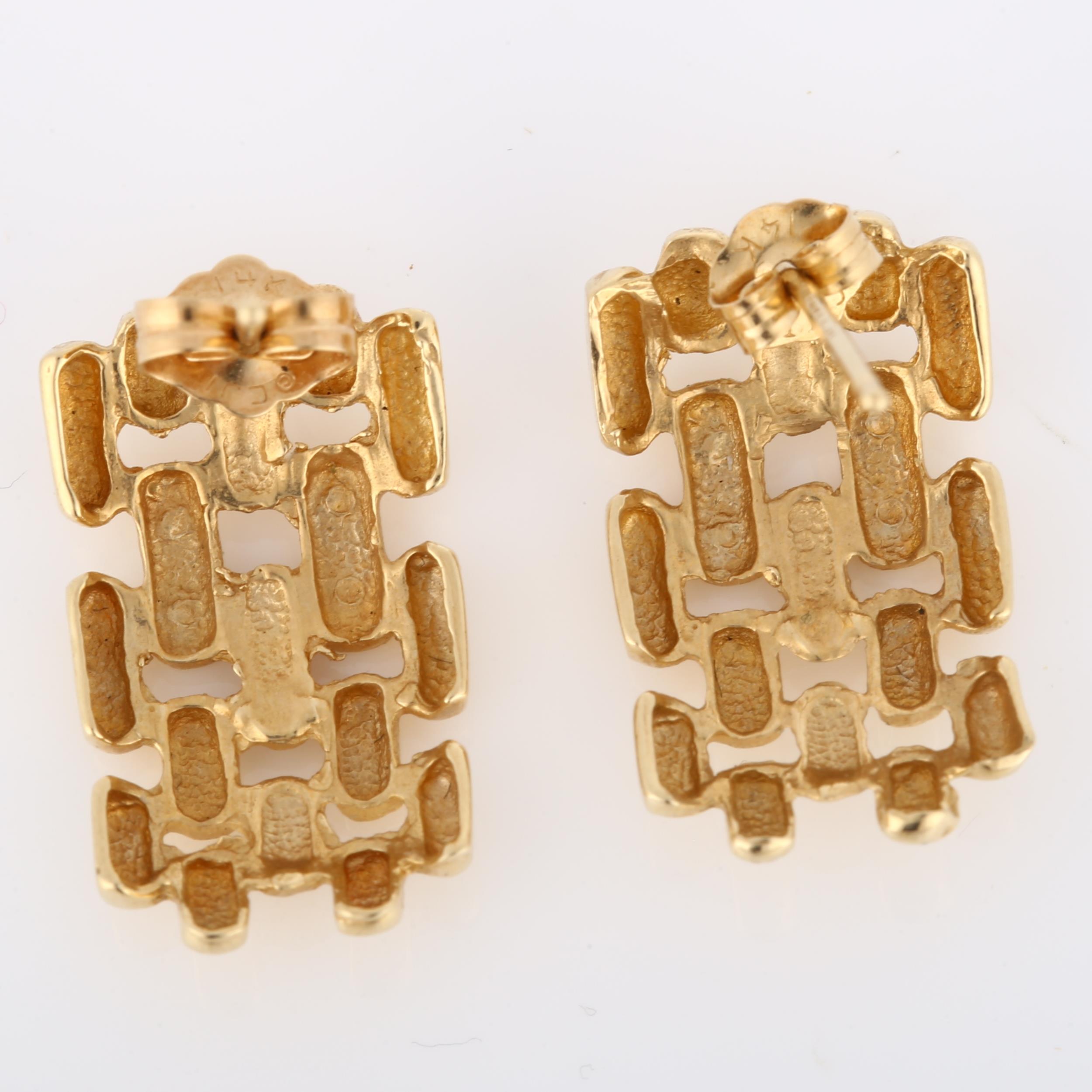 A pair of 9ct gold fixed gatelink earrings, with stud fittings, earring height 18.6mm, 3.2g No - Image 2 of 4