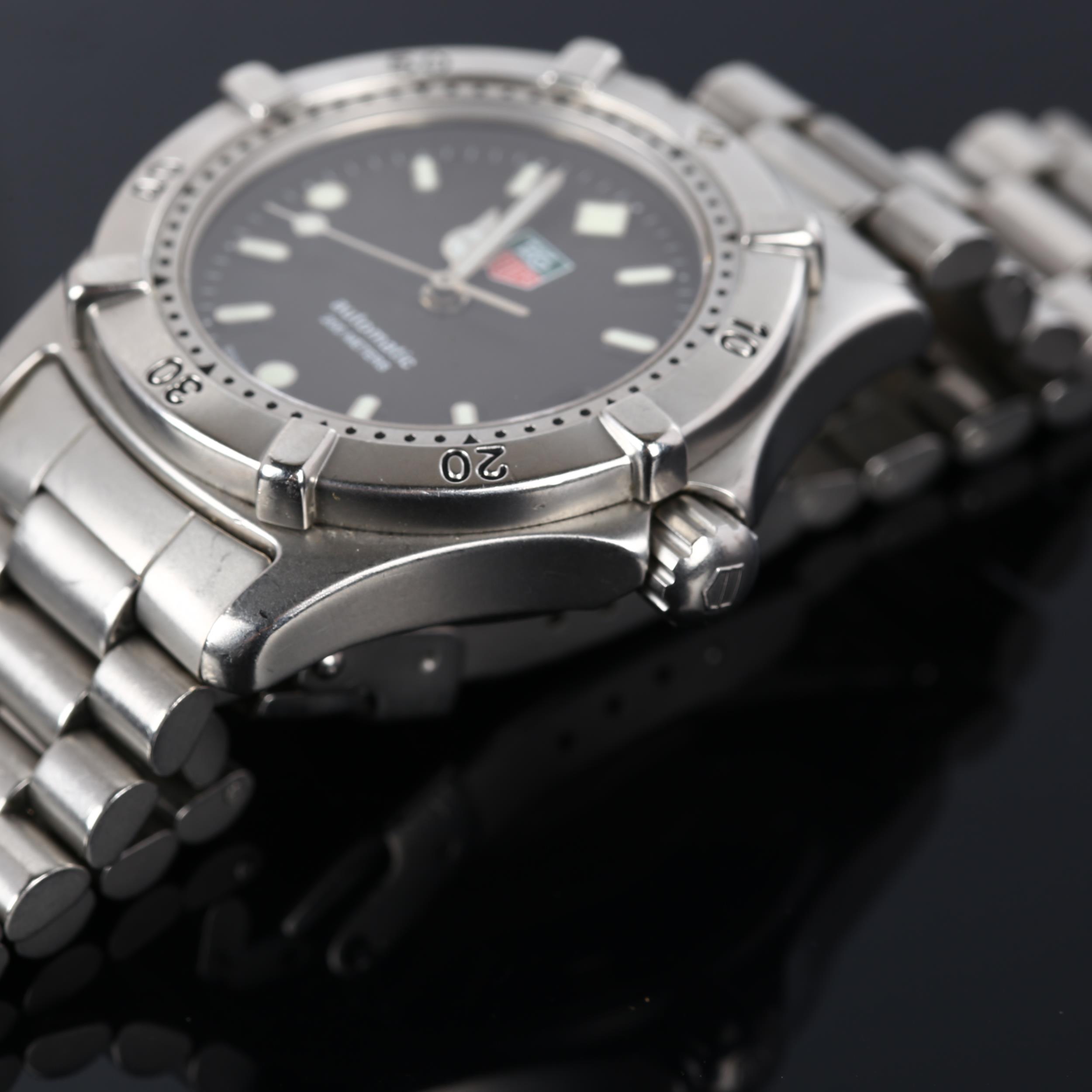 TAG HEUER - a mid-size stainless steel 2000 Series 200M automatic bracelet watch, ref. 669.213F, - Bild 3 aus 5