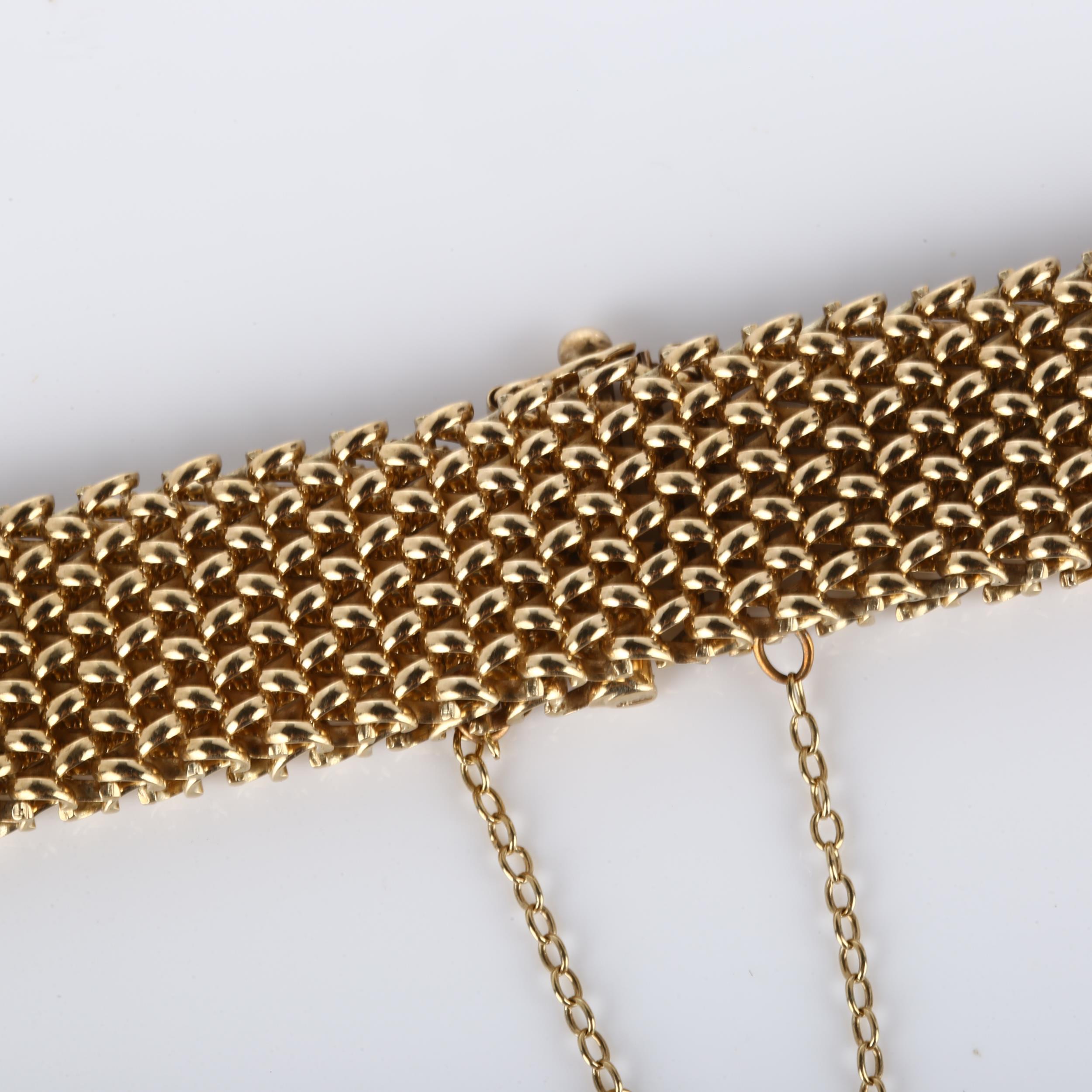 A mid-20th century 9ct gold mesh bracelet, bracelet length 20cm, 27g No damage or repairs, no broken - Bild 2 aus 4