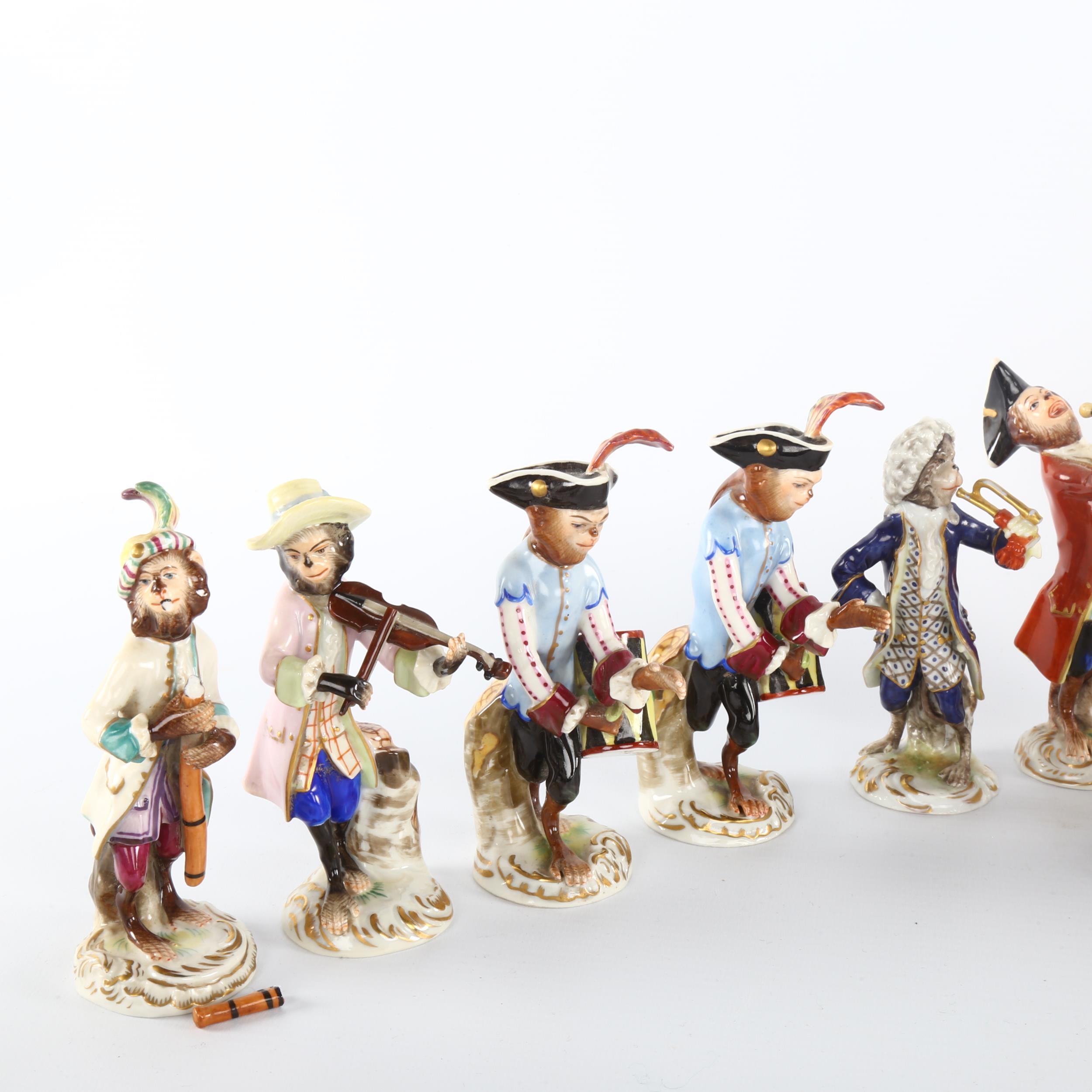 A collection of early 20th century German Volkstedt porcelain monkey band figures, largest height - Bild 2 aus 3