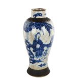 A Chinese blue and white crackle glaze porcelain vase, height 23cm Good condition, no restoration