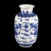 Chinese blue and white porcelain dragon vase, hand painted decoration, 6 character mark, height 16cm