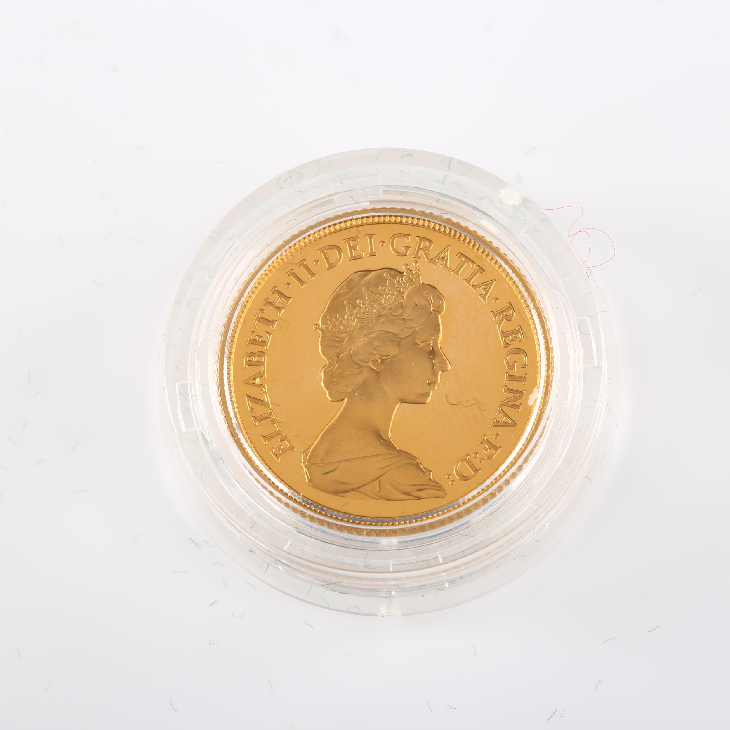 An Elizabeth II 1980 gold full proof full sovereign coin, Royal Mint, cased No damage - Image 3 of 4