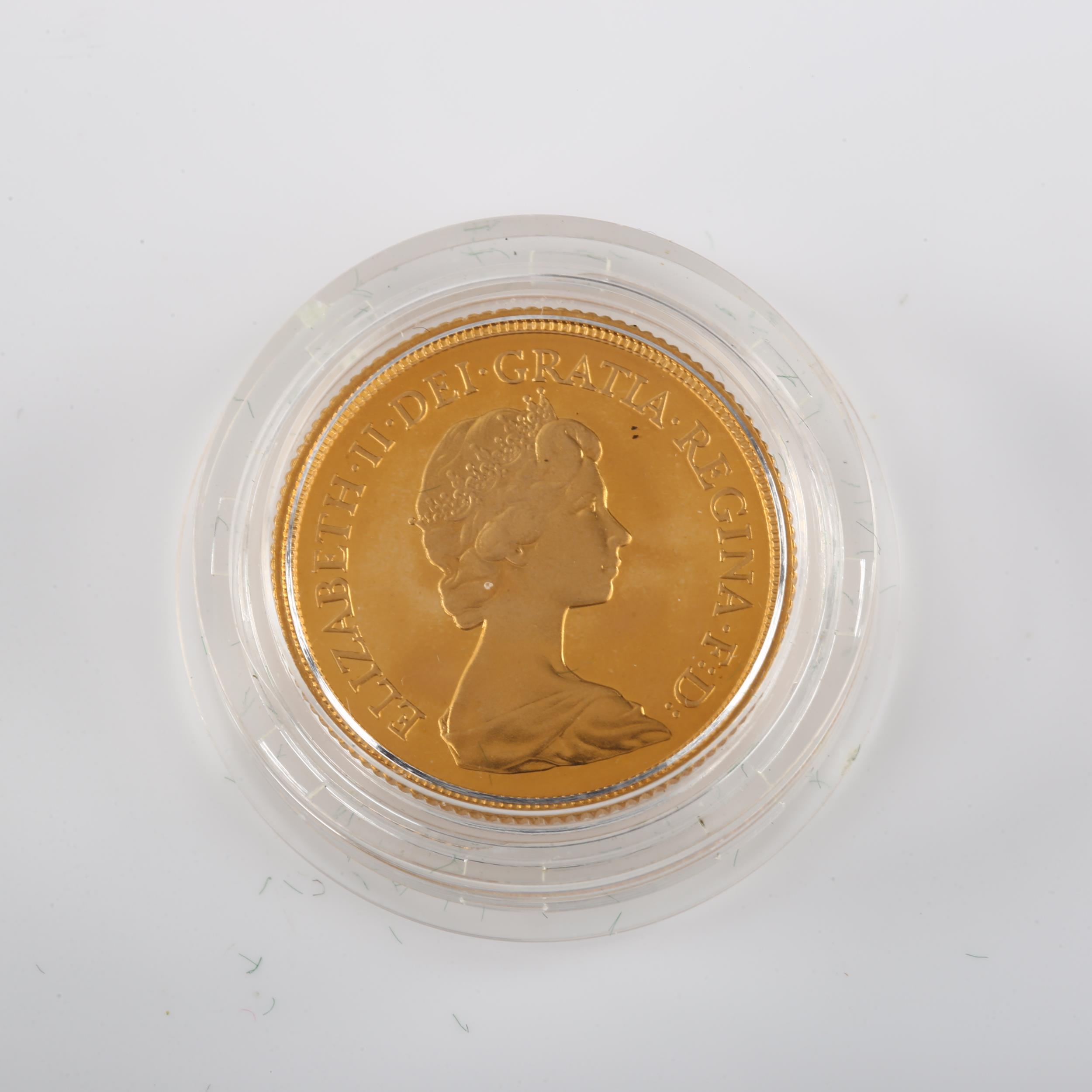 An Elizabeth II 1980 gold full proof full sovereign coin, Royal Mint, cased No damage - Image 3 of 4