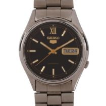 SEIKO 5 - a stainless steel automatic bracelet watch, ref. 7009-8920, black dial with baton hour