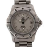 TAG HEUER - a mid-size stainless steel 2000 Series Professional quartz bracelet watch, ref. 962.213,