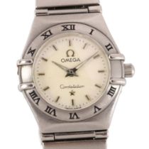 OMEGA - a lady's stainless steel Constellation quartz bracelet watch, ref. 1562.30.00, silvered
