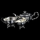 An Edwardian silver 3-piece tea set, comprising teapot, 2-handled sugar bowl and cream jug, oval-