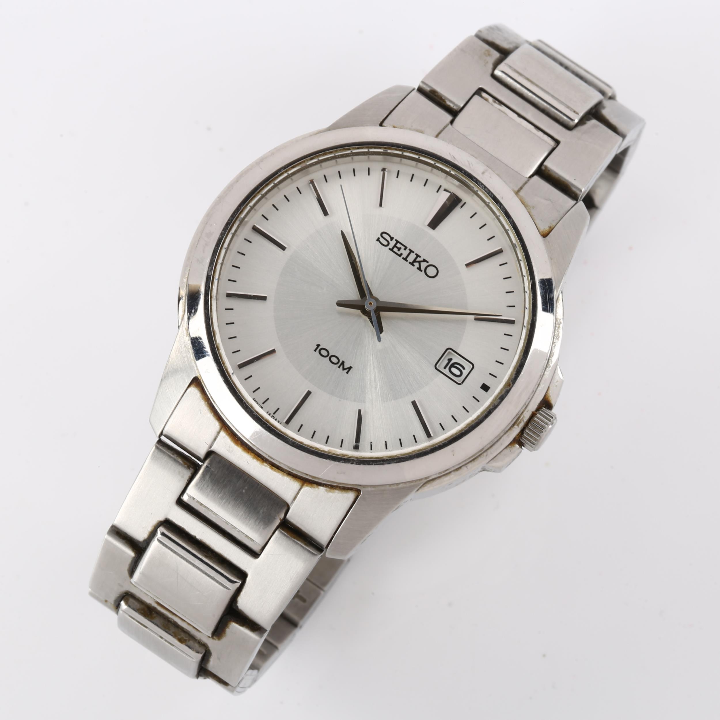 SEIKO - a stainless steel quartz bracelet watch, ref. 7N42-0FC0, silvered dial with baton hour - Image 2 of 4