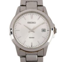 SEIKO - a stainless steel quartz bracelet watch, ref. 7N42-0FC0, silvered dial with baton hour