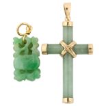 2 jade pendants, both with gold mounts, smallest overall height 26.1mm, 4g total (2) No damage or
