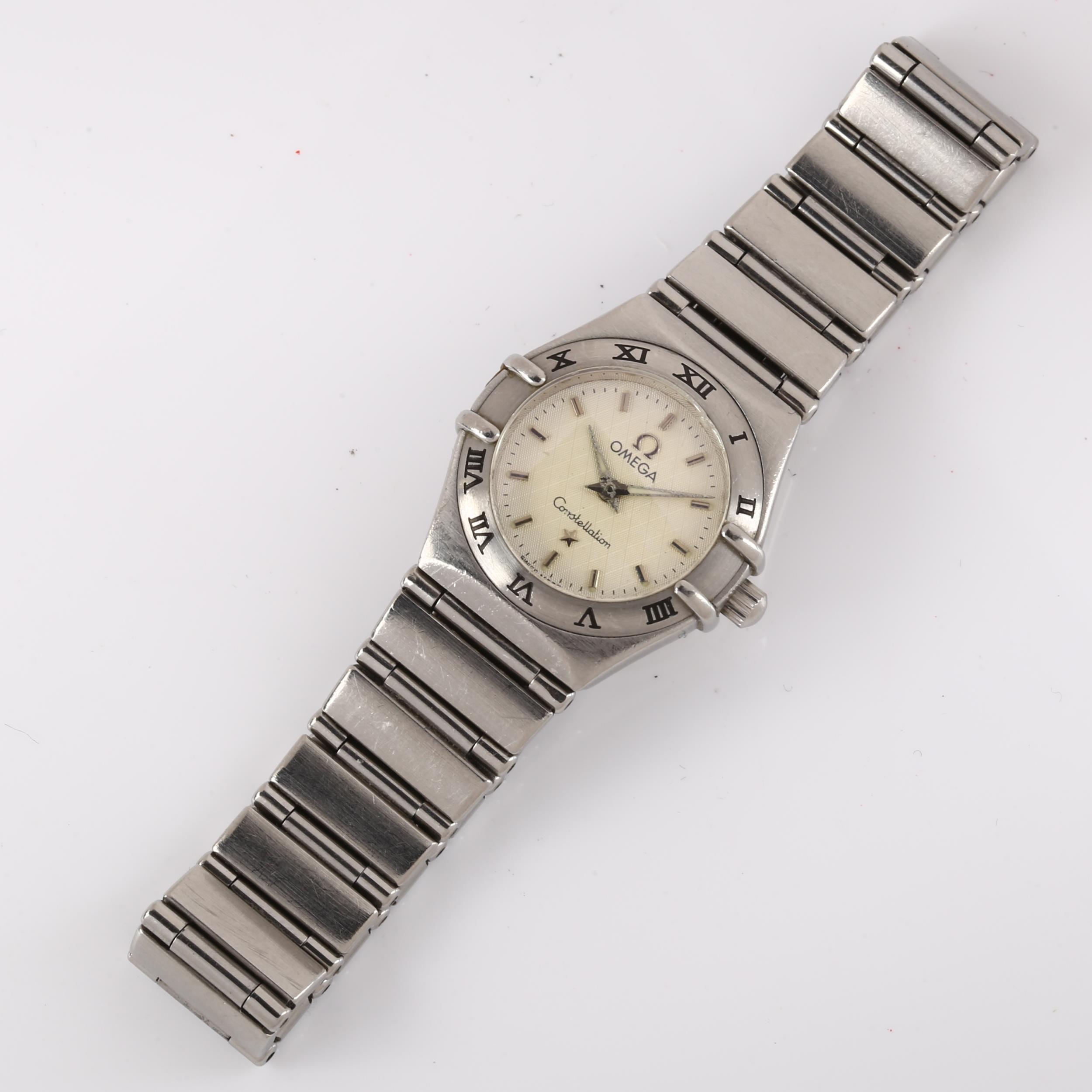 OMEGA - a lady's stainless steel Constellation quartz bracelet watch, ref. 1562.30.00, silvered - Image 2 of 4