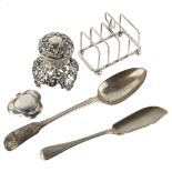 Various silver, including clover compact, 5-bar toast rack etc, 8.6oz weighable Lot sold as seen