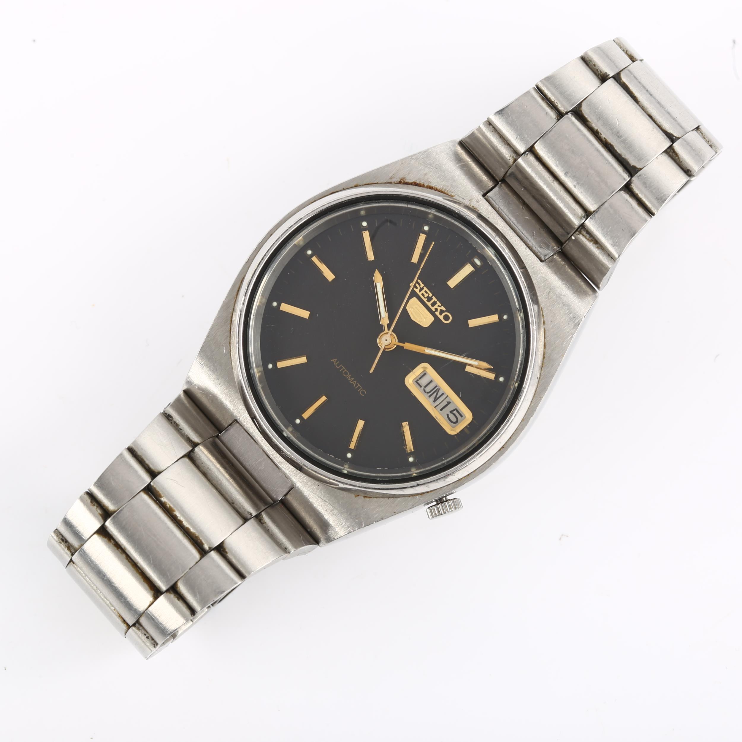 SEIKO 5 - a stainless steel automatic bracelet watch, ref. 7009-3130, space grey dial with gilt - Image 2 of 5