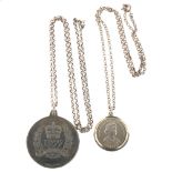 2 silver Queen's Silver Jubilee 1977 pendant necklaces, largest diameter 38.9mm, 33.4g total (2)