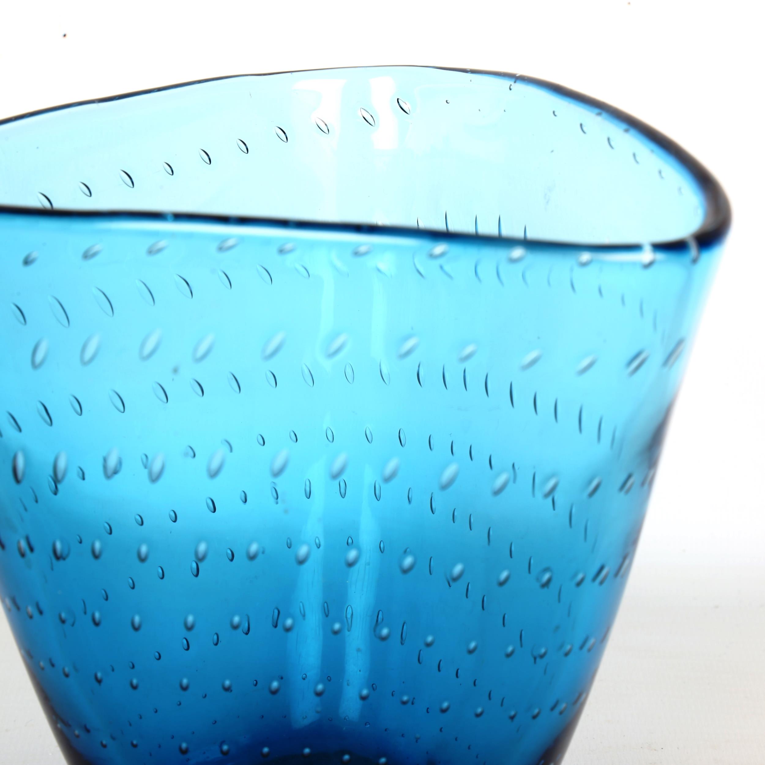 VICKE LINDSTRAND for Kosta, a 1952 design triangular glass vase, 3 line acid stamp to base - Image 4 of 4