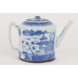 Chinese blue and white export teapot and cover, early 19th Century, height 16cm
